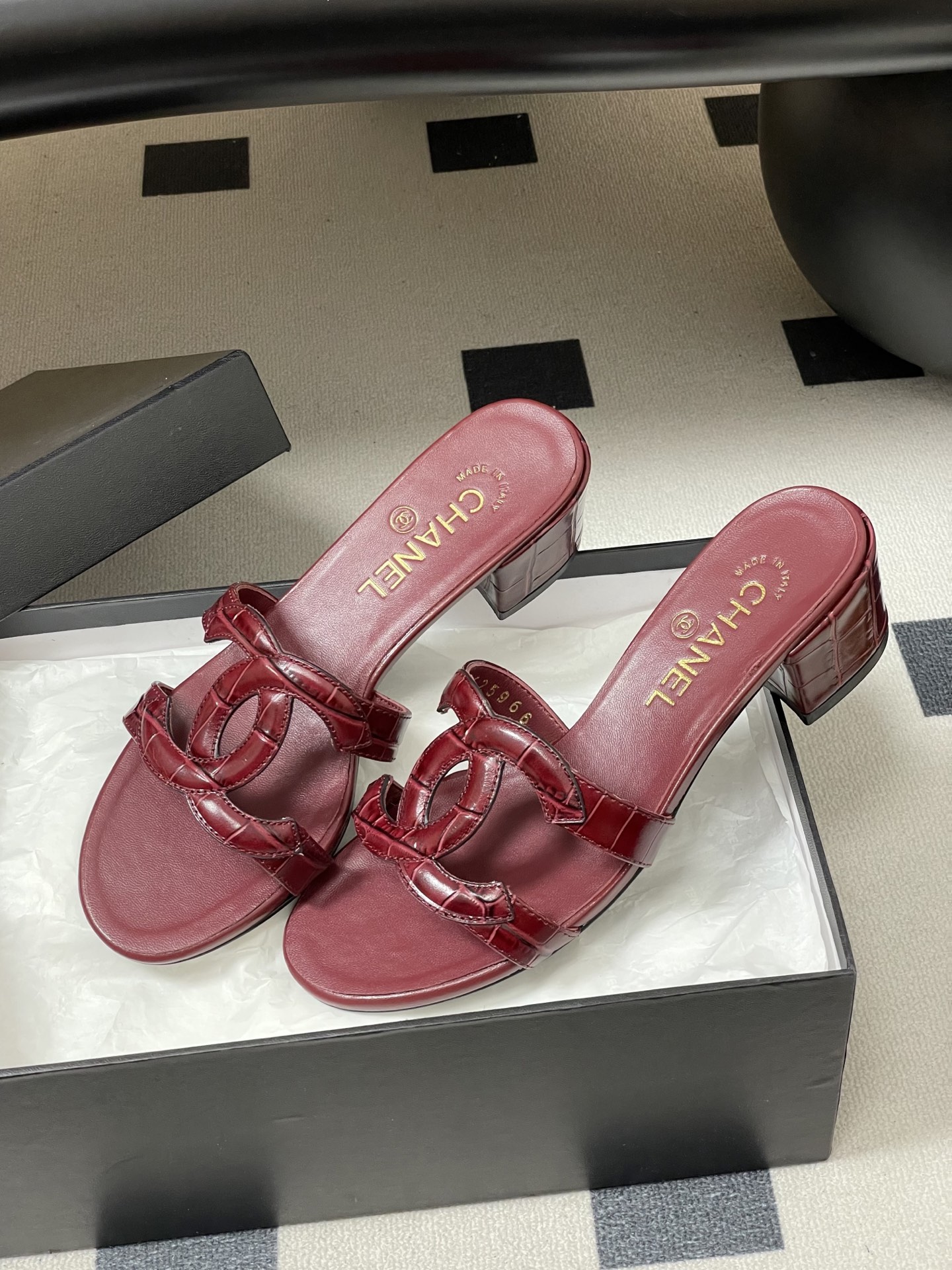 -26Ss春夏新款Chanel香奈儿 度假风小香经典大双C镂空高跟凉拖鞋蜜儿一字带平底拖鞋鞋面装饰大双c