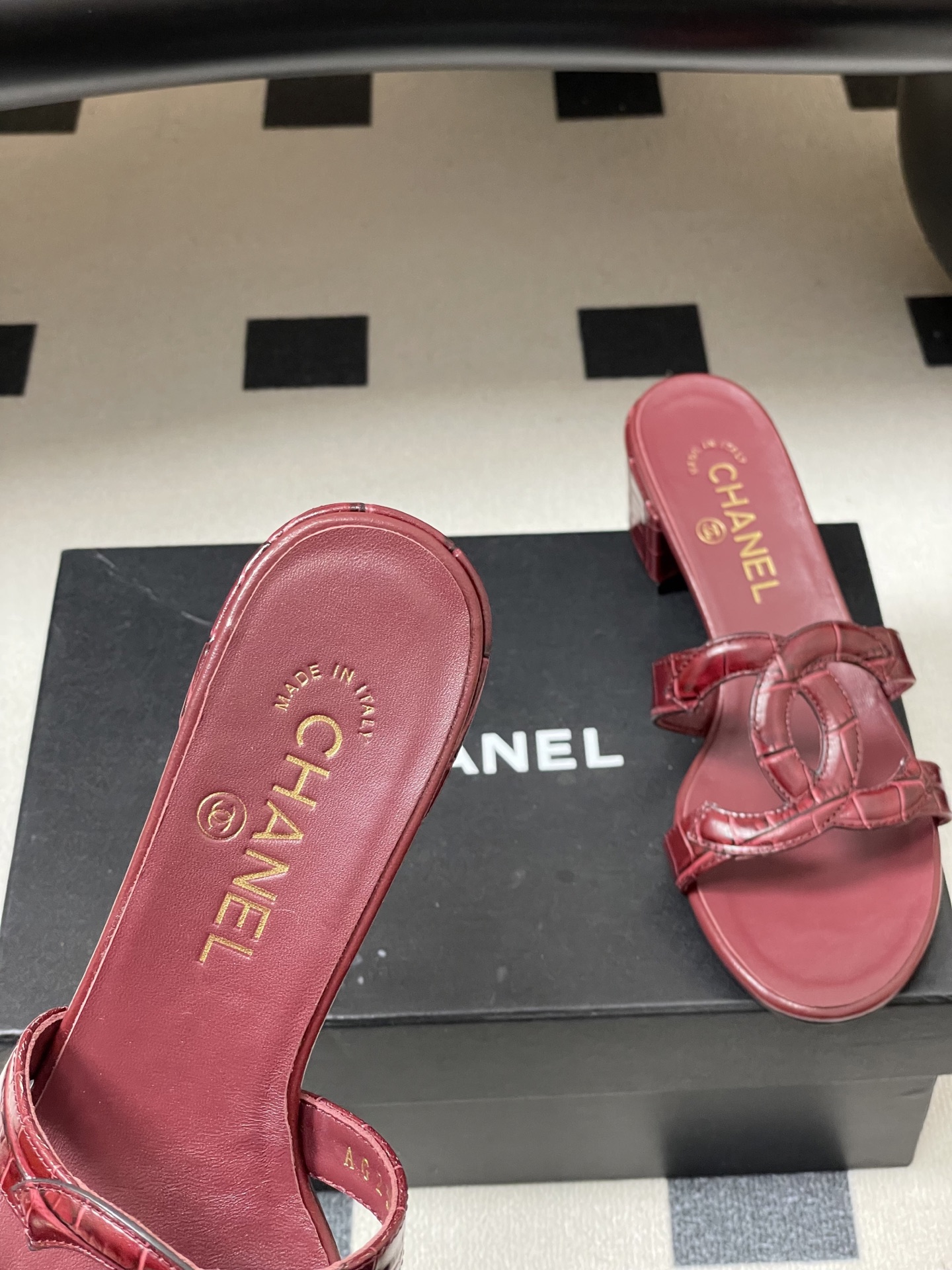 -26Ss春夏新款Chanel香奈儿 度假风小香经典大双C镂空高跟凉拖鞋蜜儿一字带平底拖鞋鞋面装饰大双c