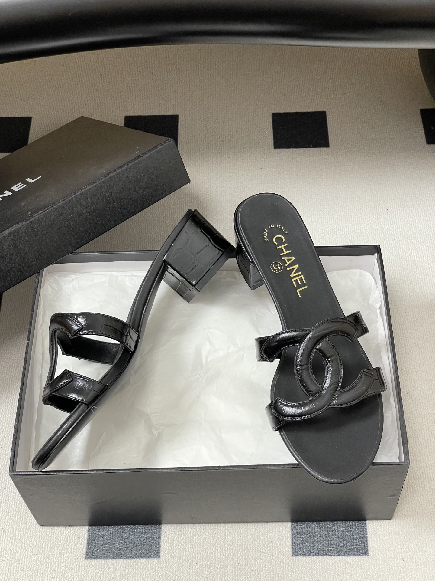 -26Ss春夏新款Chanel香奈儿 度假风小香经典大双C镂空高跟凉拖鞋蜜儿一字带平底拖鞋鞋面装饰大双c