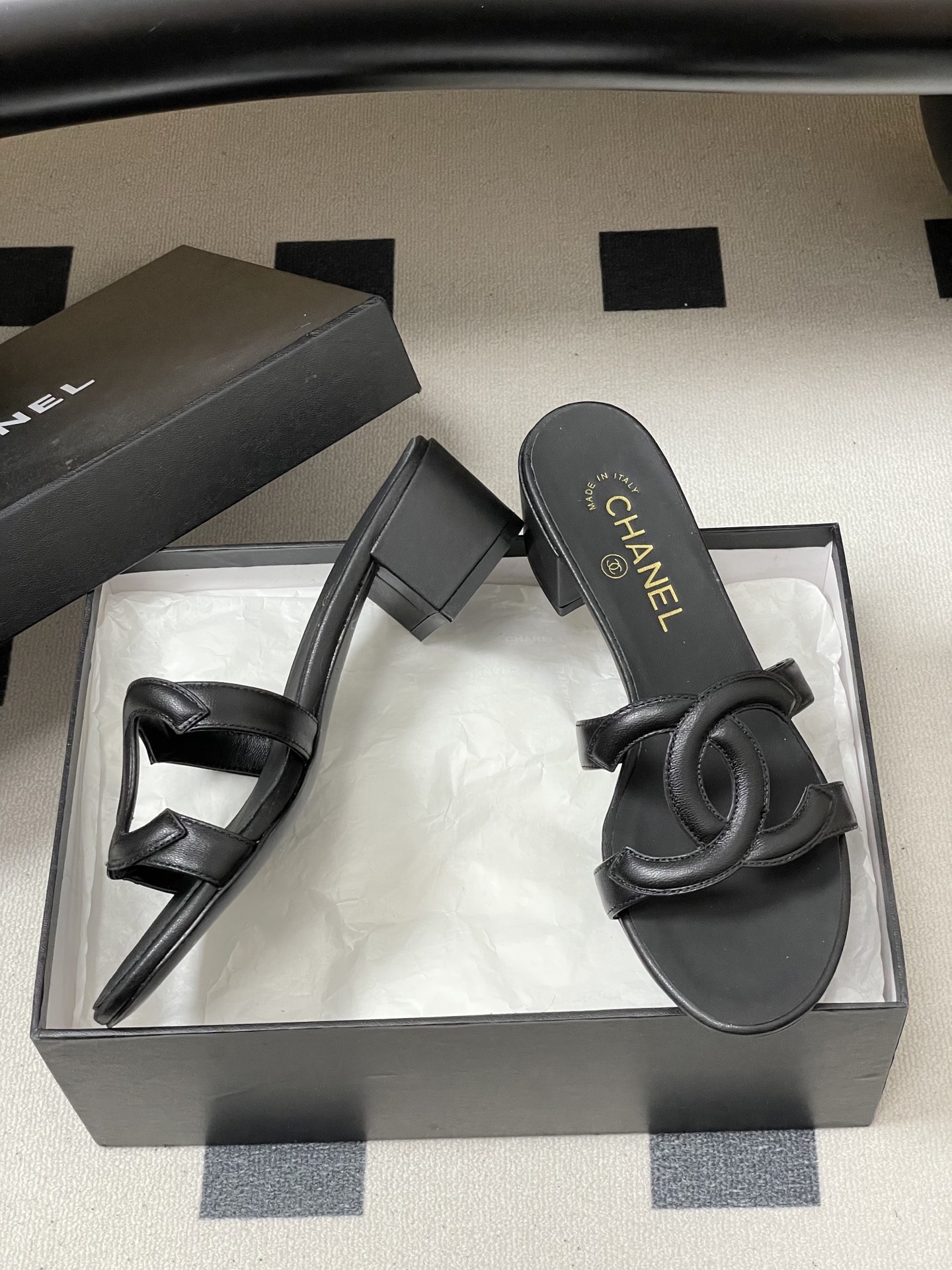 -26Ss春夏新款Chanel香奈儿 度假风小香经典大双C镂空高跟凉拖鞋蜜儿一字带平底拖鞋鞋面装饰大双c