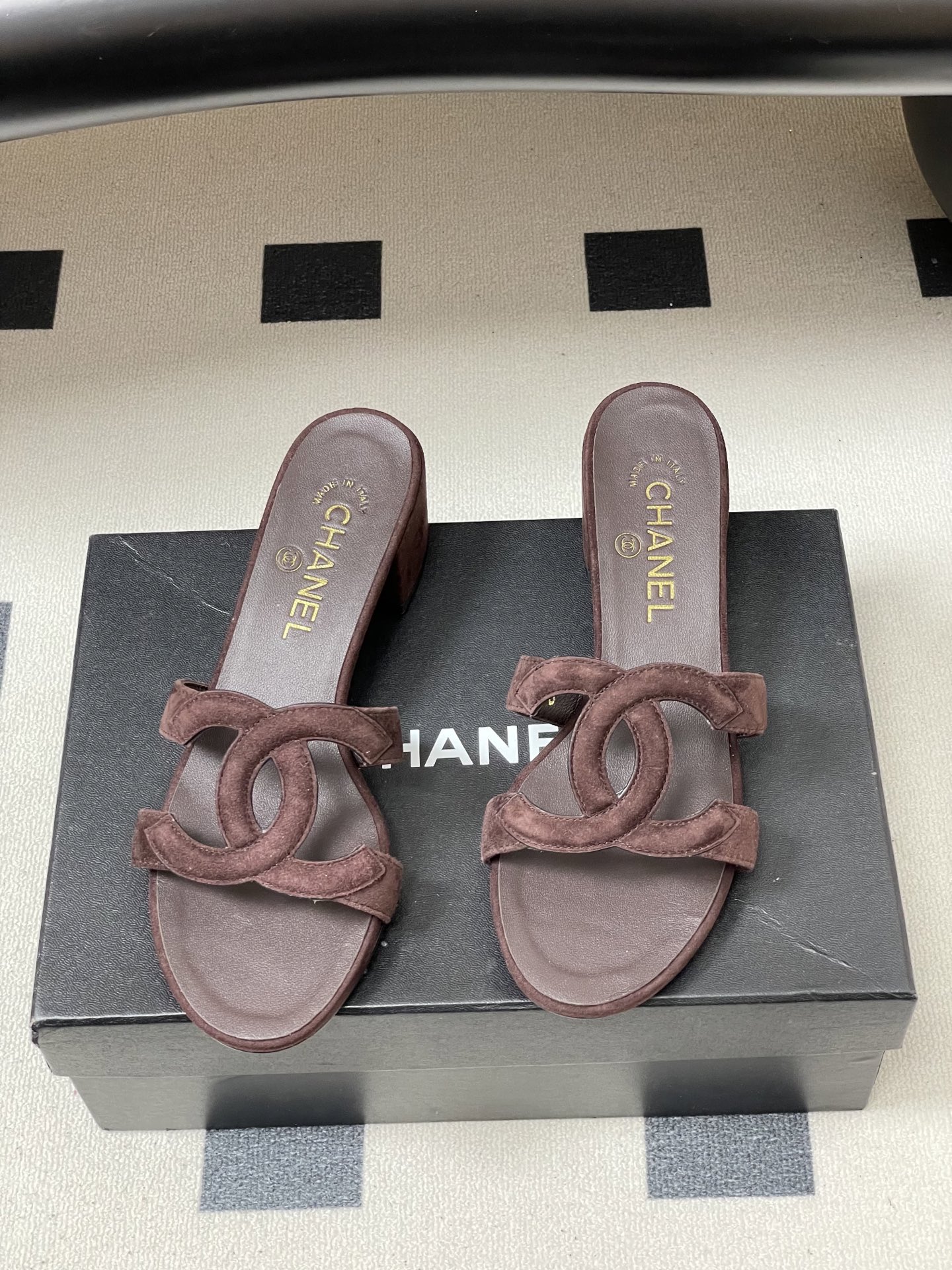 -26Ss春夏新款Chanel香奈儿 度假风小香经典大双C镂空高跟凉拖鞋蜜儿一字带平底拖鞋鞋面装饰大双c