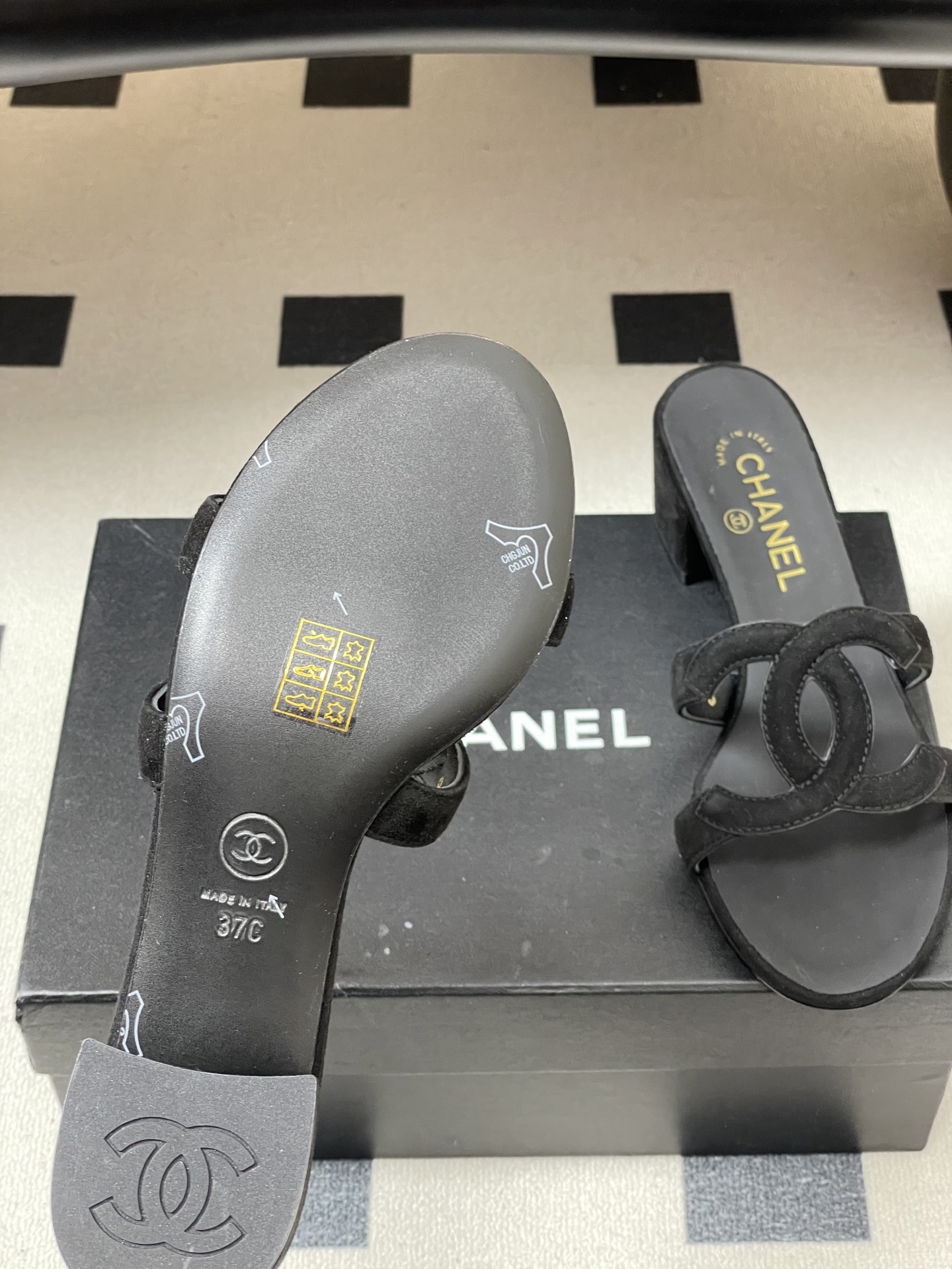 -26Ss春夏新款Chanel香奈儿 度假风小香经典大双C镂空高跟凉拖鞋蜜儿一字带平底拖鞋鞋面装饰大双c