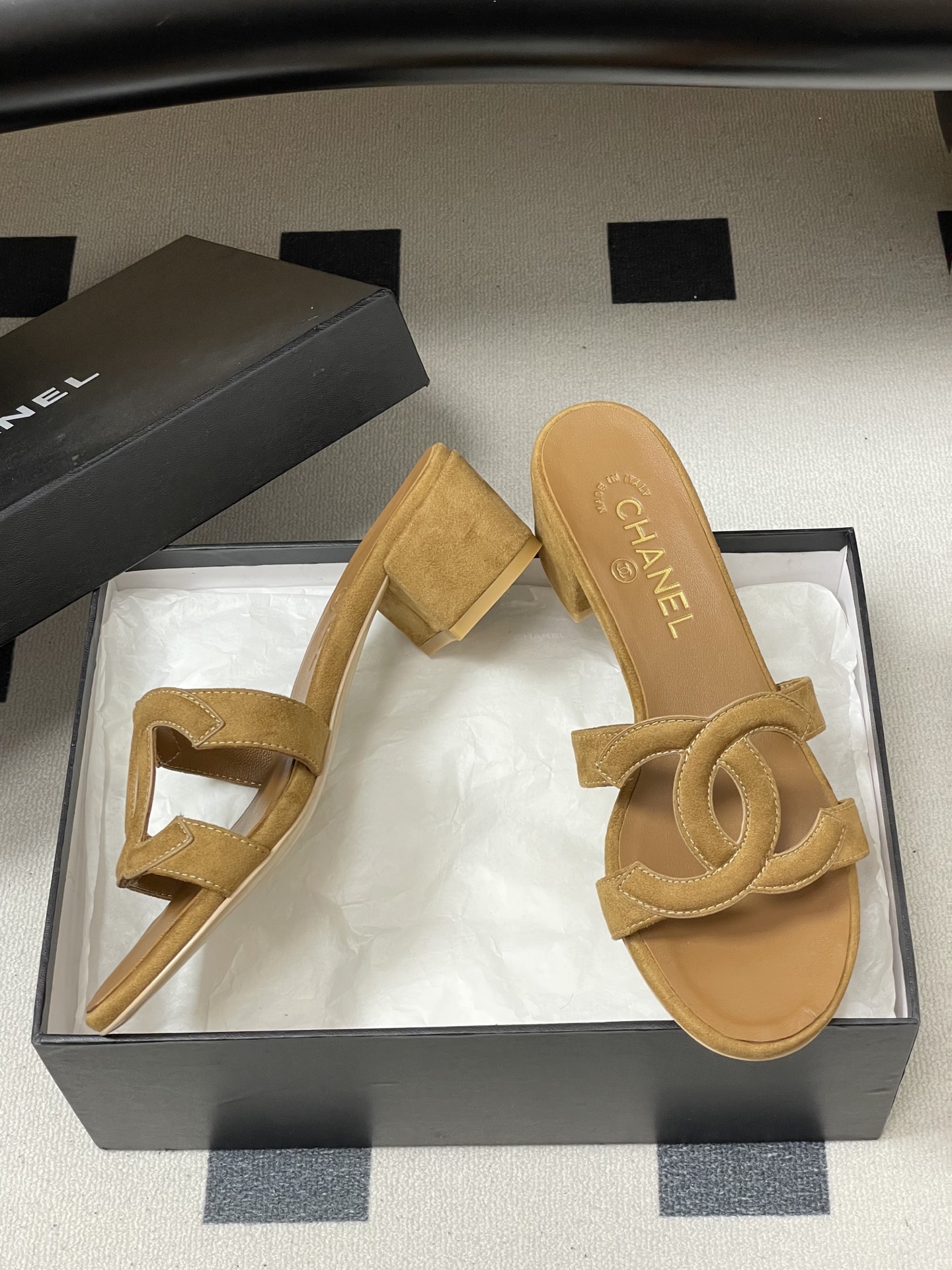 -26Ss春夏新款Chanel香奈儿 度假风小香经典大双C镂空高跟凉拖鞋蜜儿一字带平底拖鞋鞋面装饰大双c