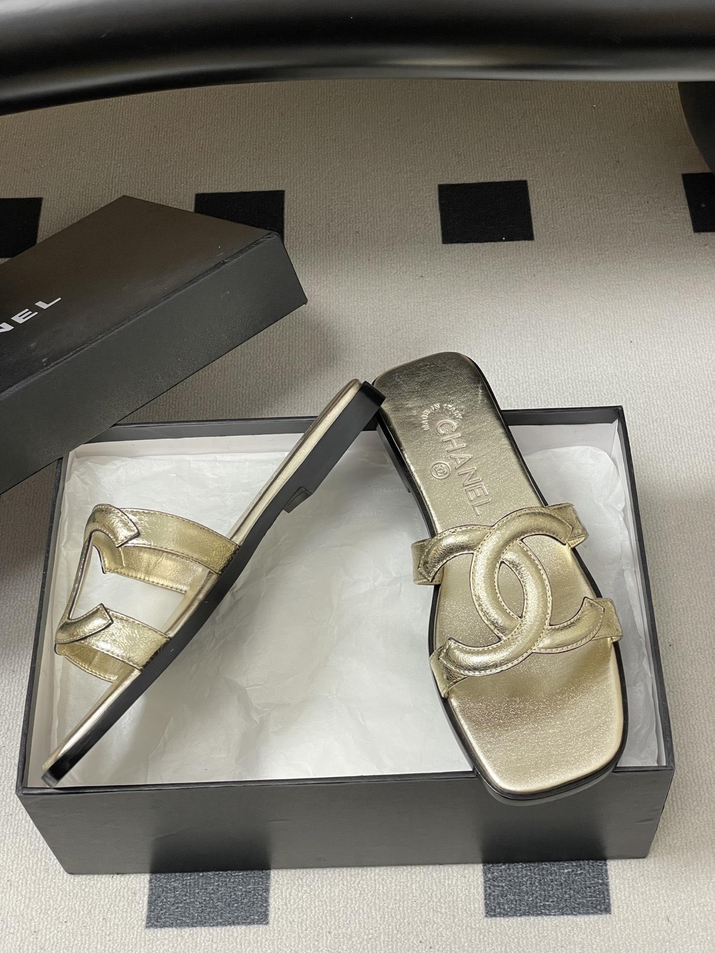 -26Ss春夏新款Chanel香奈儿 度假风小香经典大双C镂空高跟凉拖鞋蜜儿一字带平底拖鞋鞋面装饰大双c