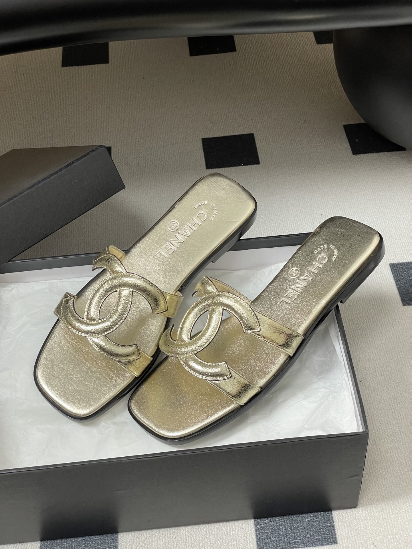 -26Ss春夏新款Chanel香奈儿 度假风小香经典大双C镂空高跟凉拖鞋蜜儿一字带平底拖鞋鞋面装饰大双c