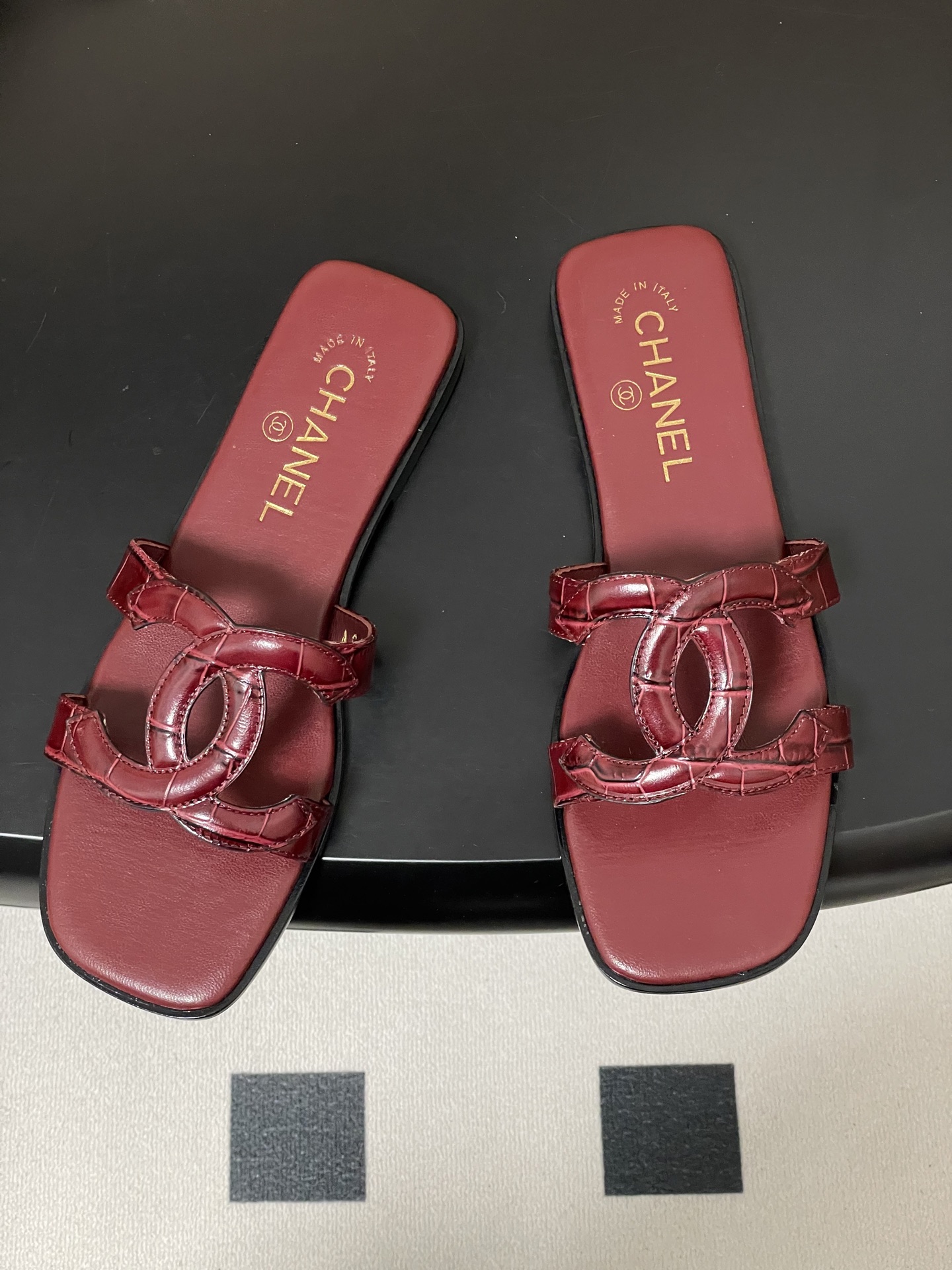 -26Ss春夏新款Chanel香奈儿 度假风小香经典大双C镂空高跟凉拖鞋蜜儿一字带平底拖鞋鞋面装饰大双c