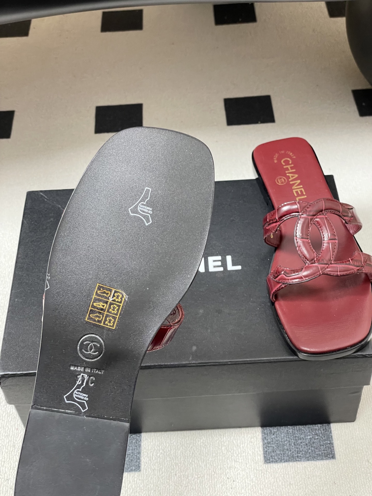 -26Ss春夏新款Chanel香奈儿 度假风小香经典大双C镂空高跟凉拖鞋蜜儿一字带平底拖鞋鞋面装饰大双c