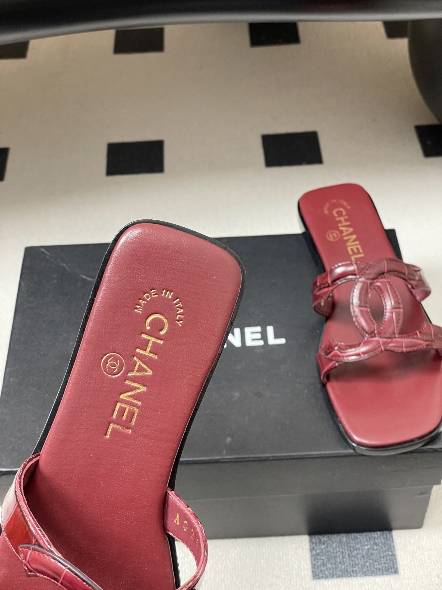 -26Ss春夏新款Chanel香奈儿 度假风小香经典大双C镂空高跟凉拖鞋蜜儿一字带平底拖鞋鞋面装饰大双c