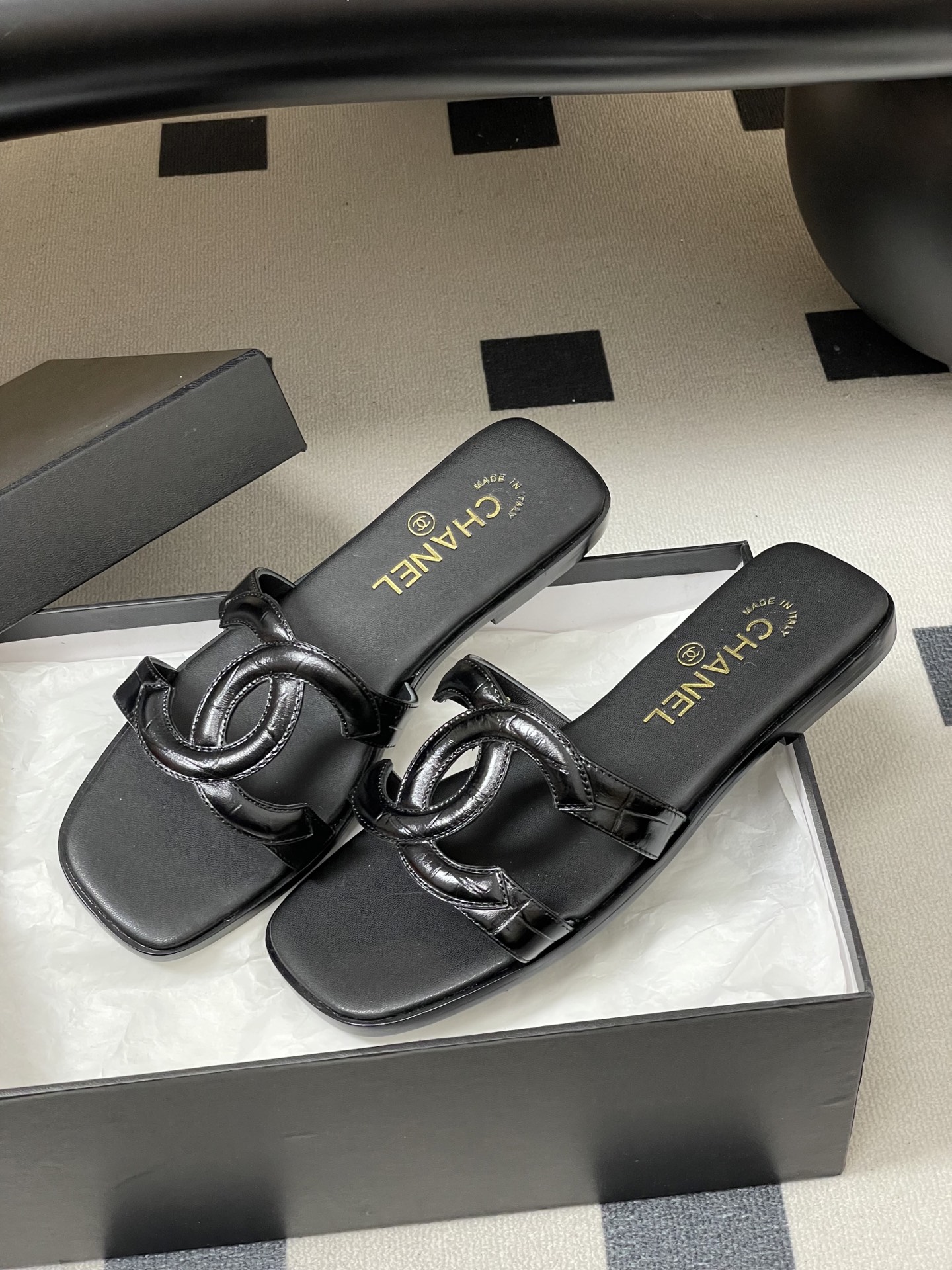 -26Ss春夏新款Chanel香奈儿 度假风小香经典大双C镂空高跟凉拖鞋蜜儿一字带平底拖鞋鞋面装饰大双c