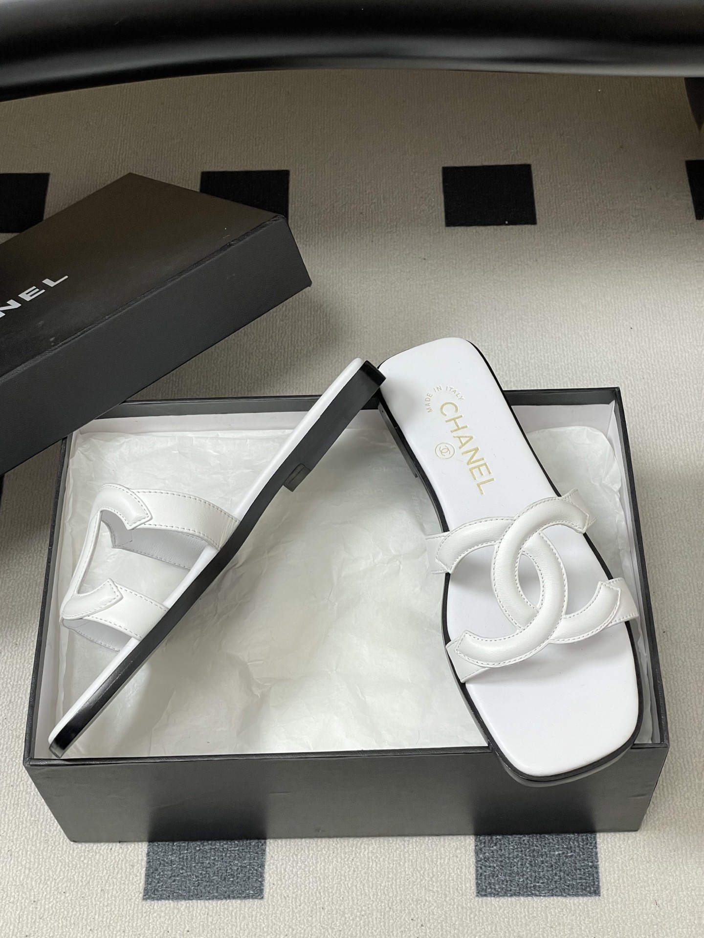 -26Ss春夏新款Chanel香奈儿 度假风小香经典大双C镂空高跟凉拖鞋蜜儿一字带平底拖鞋鞋面装饰大双c