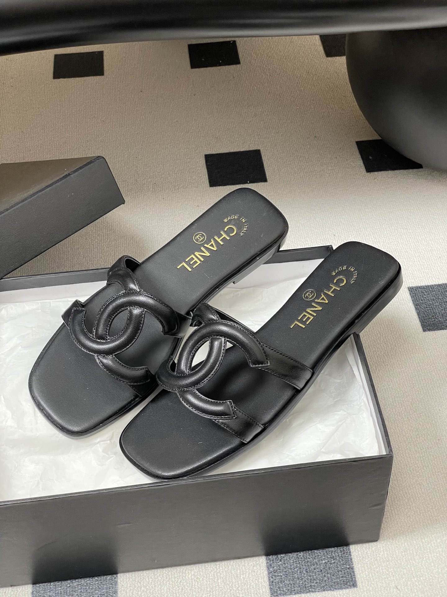 -26Ss春夏新款Chanel香奈儿 度假风小香经典大双C镂空高跟凉拖鞋蜜儿一字带平底拖鞋鞋面装饰大双c