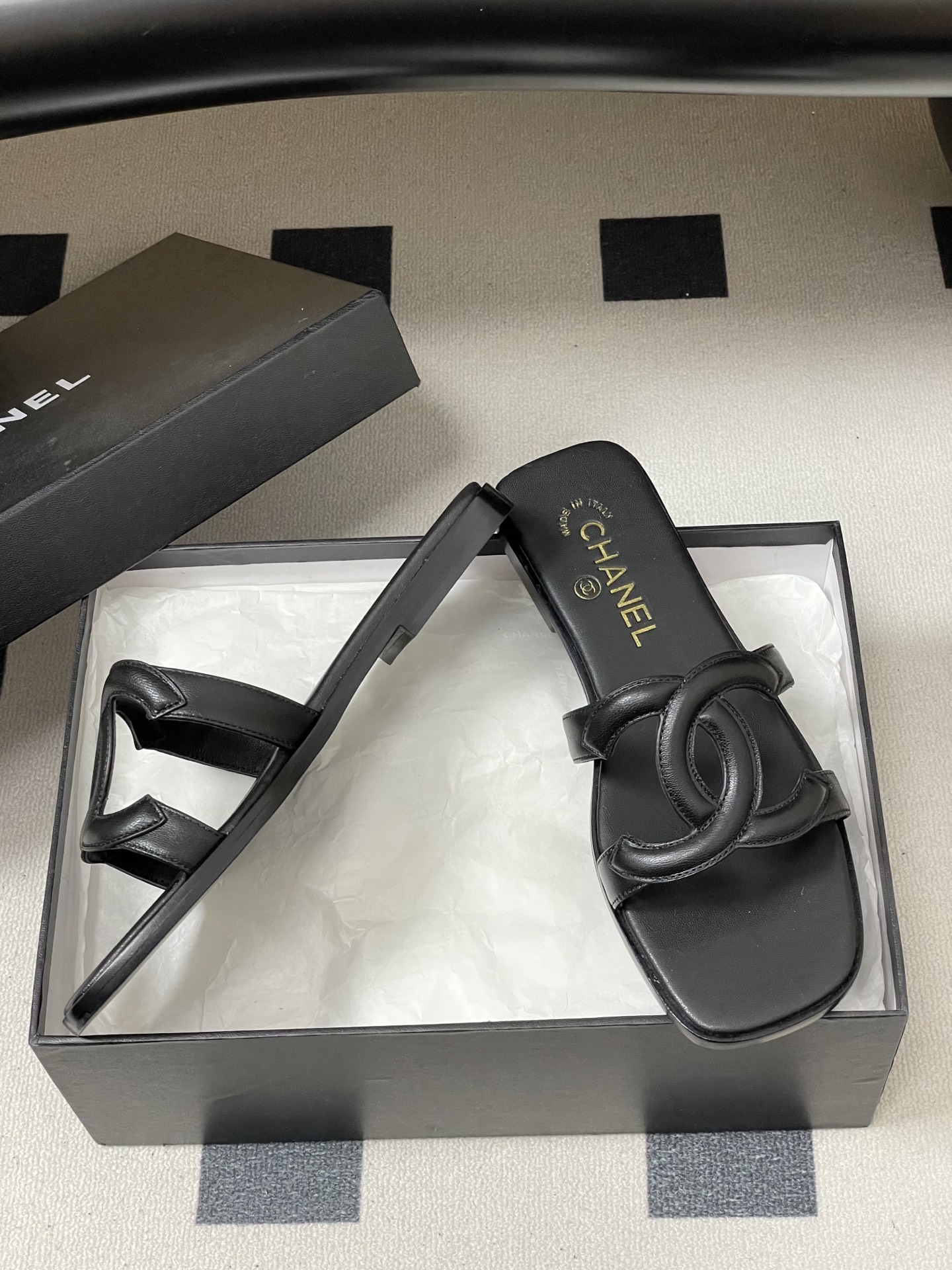 -26Ss春夏新款Chanel香奈儿 度假风小香经典大双C镂空高跟凉拖鞋蜜儿一字带平底拖鞋鞋面装饰大双c