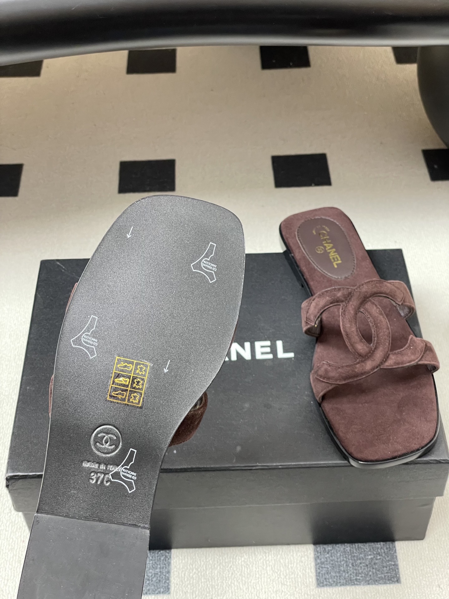 -26Ss春夏新款Chanel香奈儿 度假风小香经典大双C镂空高跟凉拖鞋蜜儿一字带平底拖鞋鞋面装饰大双c