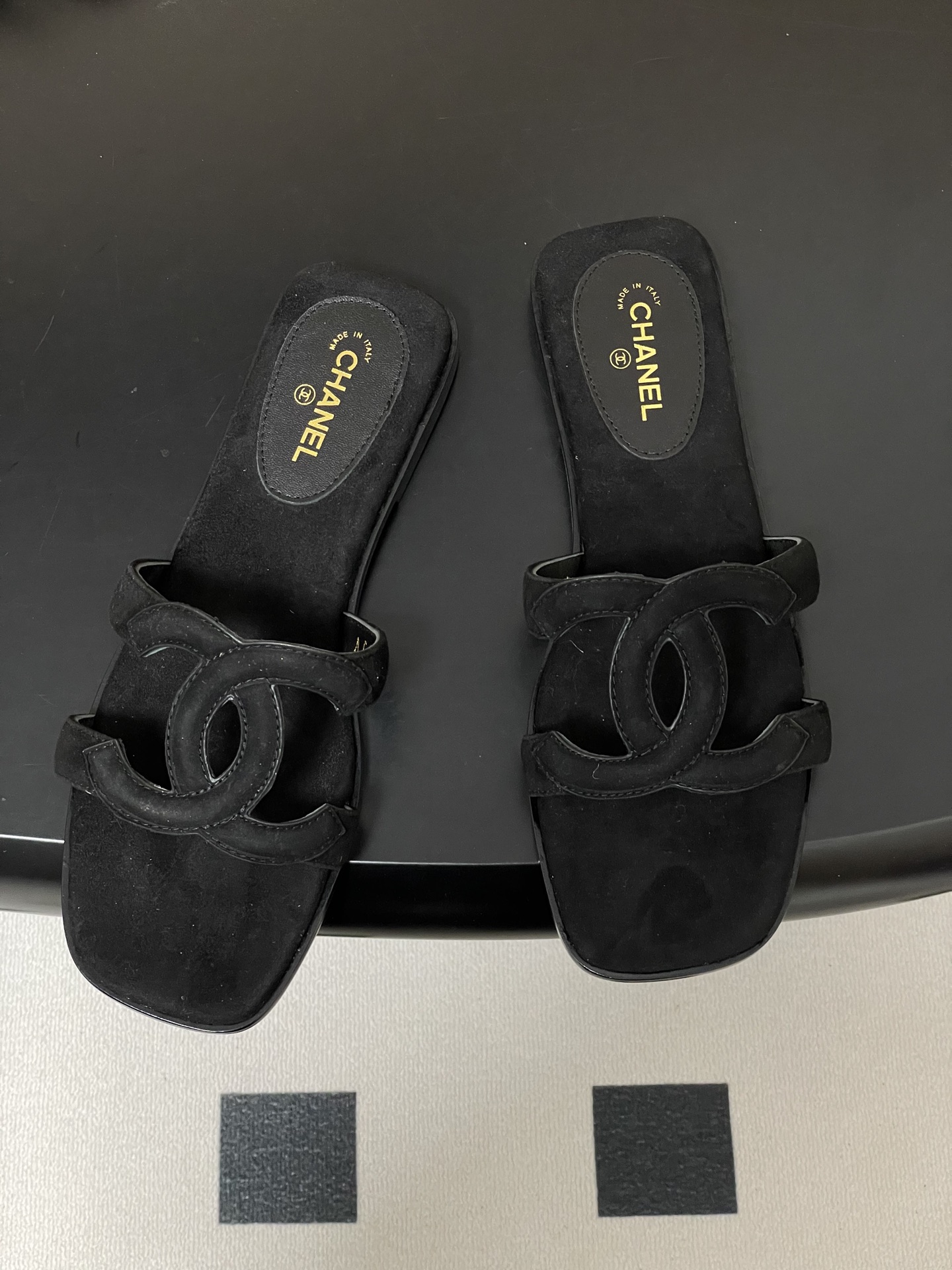 -26Ss春夏新款Chanel香奈儿 度假风小香经典大双C镂空高跟凉拖鞋蜜儿一字带平底拖鞋鞋面装饰大双c