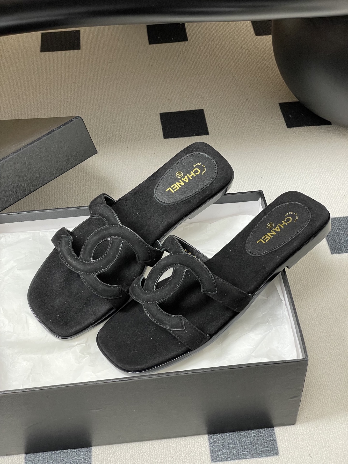 -26Ss春夏新款Chanel香奈儿 度假风小香经典大双C镂空高跟凉拖鞋蜜儿一字带平底拖鞋鞋面装饰大双c