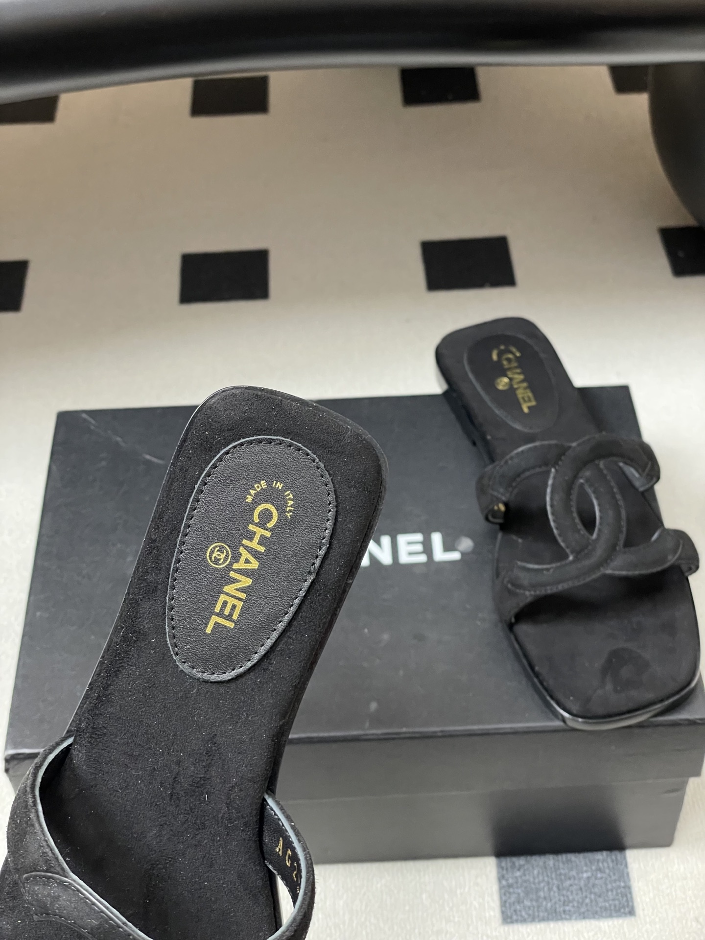 -26Ss春夏新款Chanel香奈儿 度假风小香经典大双C镂空高跟凉拖鞋蜜儿一字带平底拖鞋鞋面装饰大双c