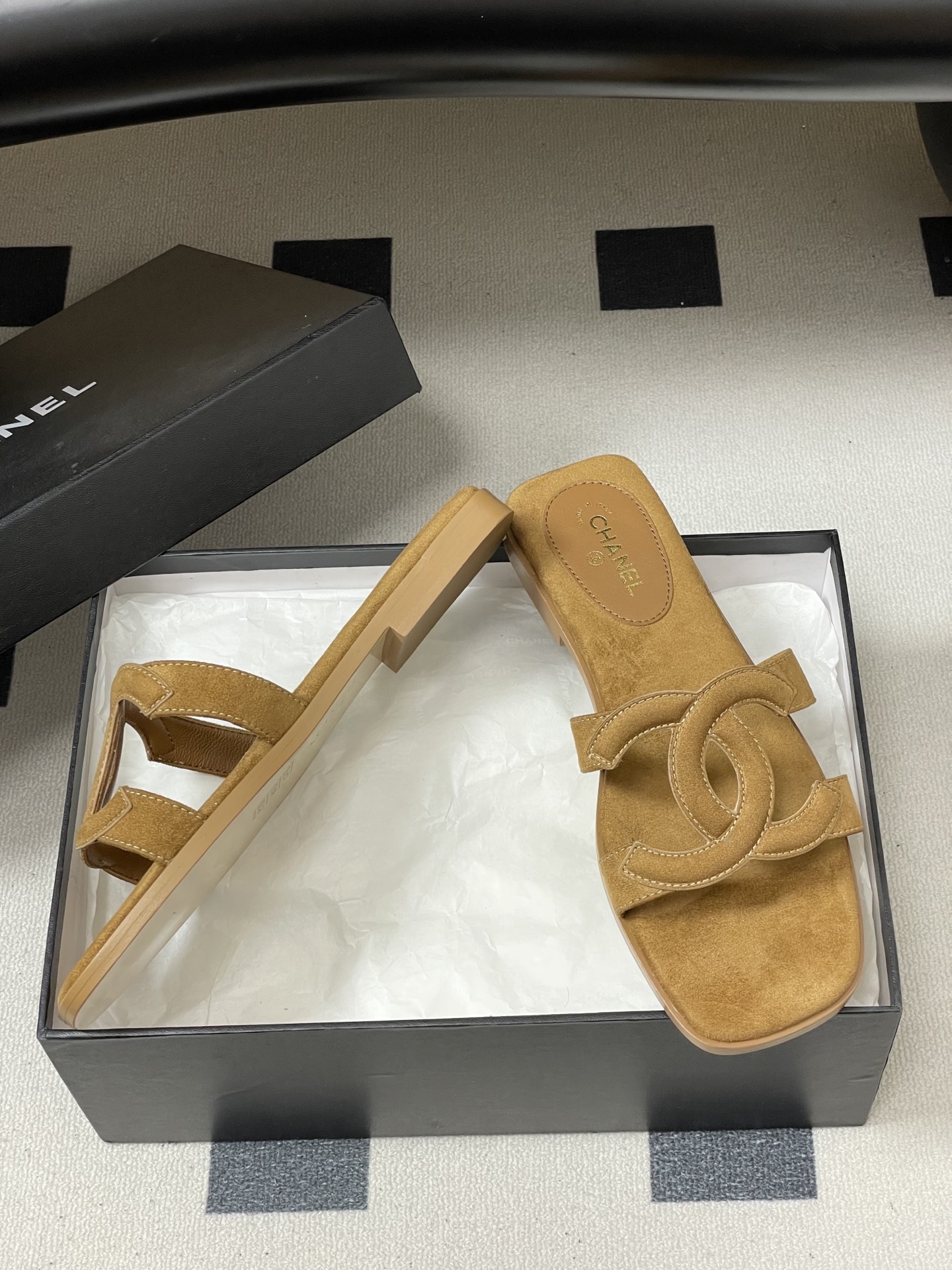 -26Ss春夏新款Chanel香奈儿 度假风小香经典大双C镂空高跟凉拖鞋蜜儿一字带平底拖鞋鞋面装饰大双c