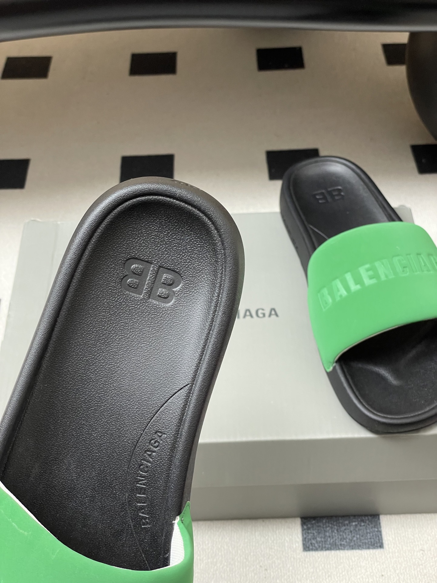 -26s春夏新款Balenciaga巴黎世家经典字母压印一字拖鞋休闲沙滩厚底拖鞋夏日多巴胺，把时髦踩在脚