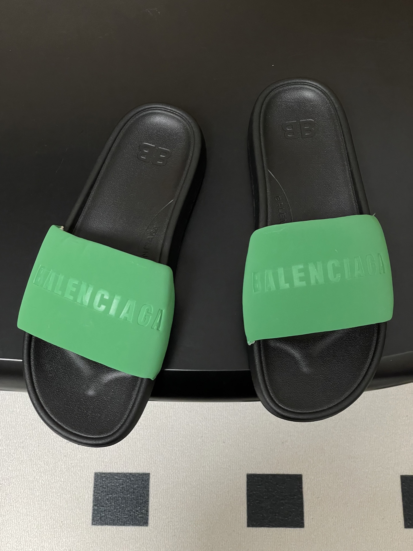 -26s春夏新款Balenciaga巴黎世家经典字母压印一字拖鞋休闲沙滩厚底拖鞋夏日多巴胺，把时髦踩在脚