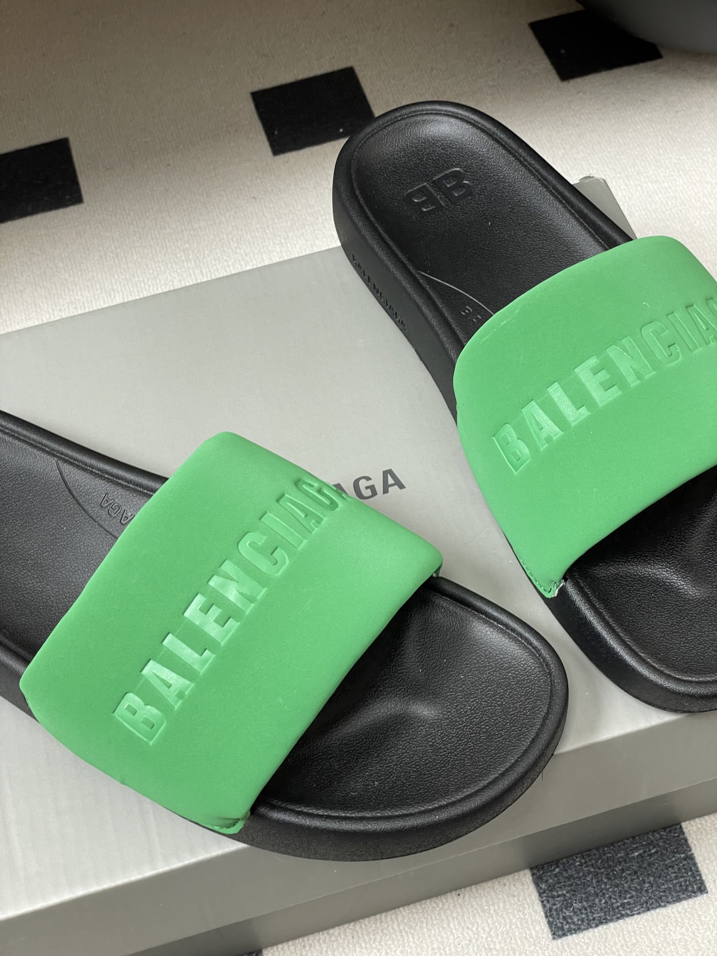 -26s春夏新款Balenciaga巴黎世家经典字母压印一字拖鞋休闲沙滩厚底拖鞋夏日多巴胺，把时髦踩在脚