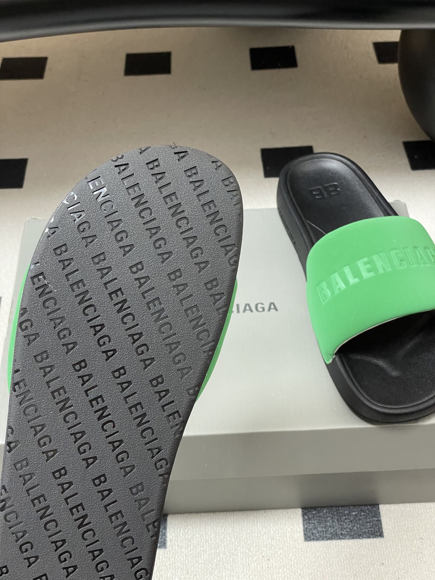 -26s春夏新款Balenciaga巴黎世家经典字母压印一字拖鞋休闲沙滩厚底拖鞋夏日多巴胺，把时髦踩在脚