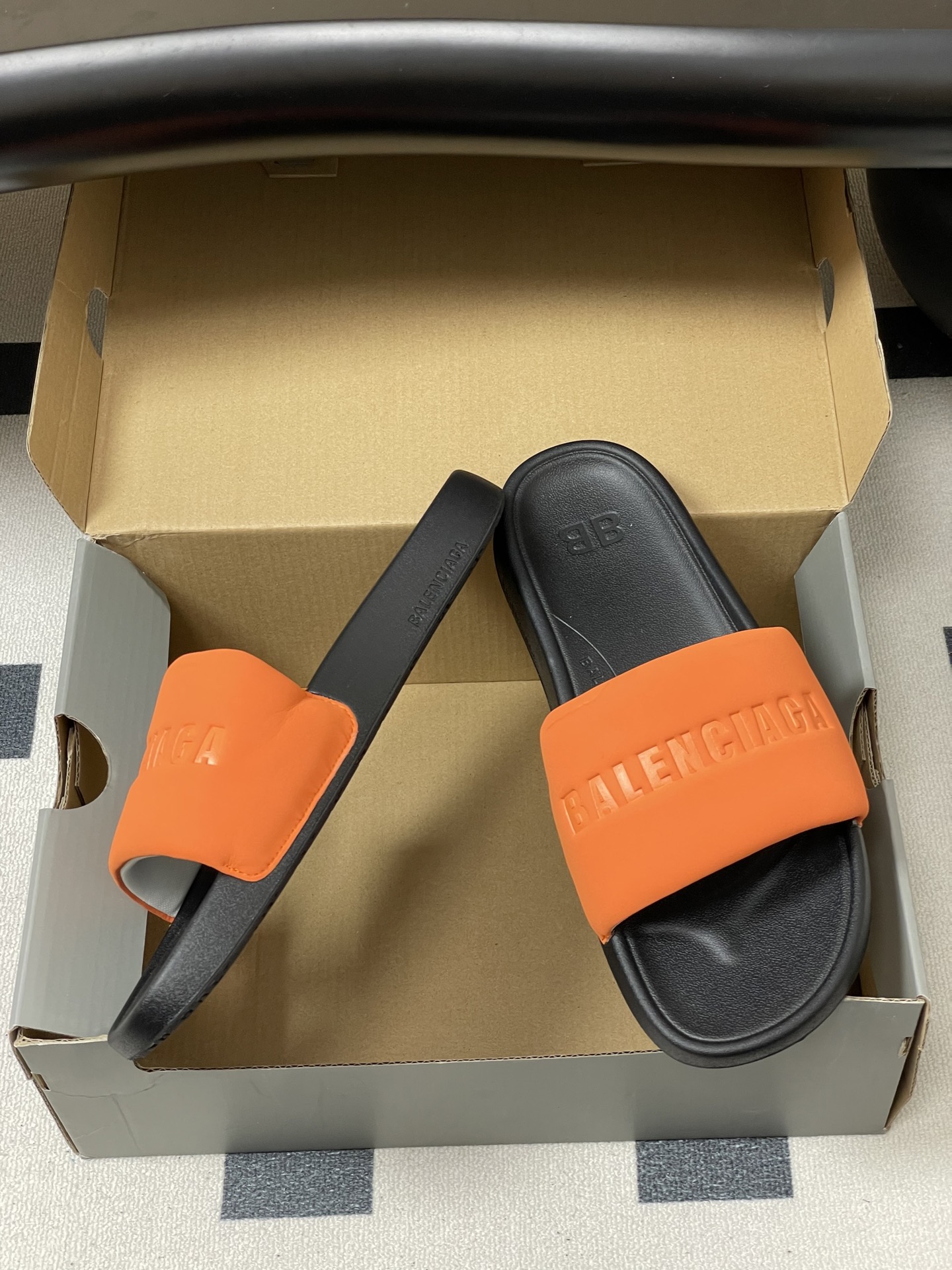 -26s春夏新款Balenciaga巴黎世家经典字母压印一字拖鞋休闲沙滩厚底拖鞋夏日多巴胺，把时髦踩在脚