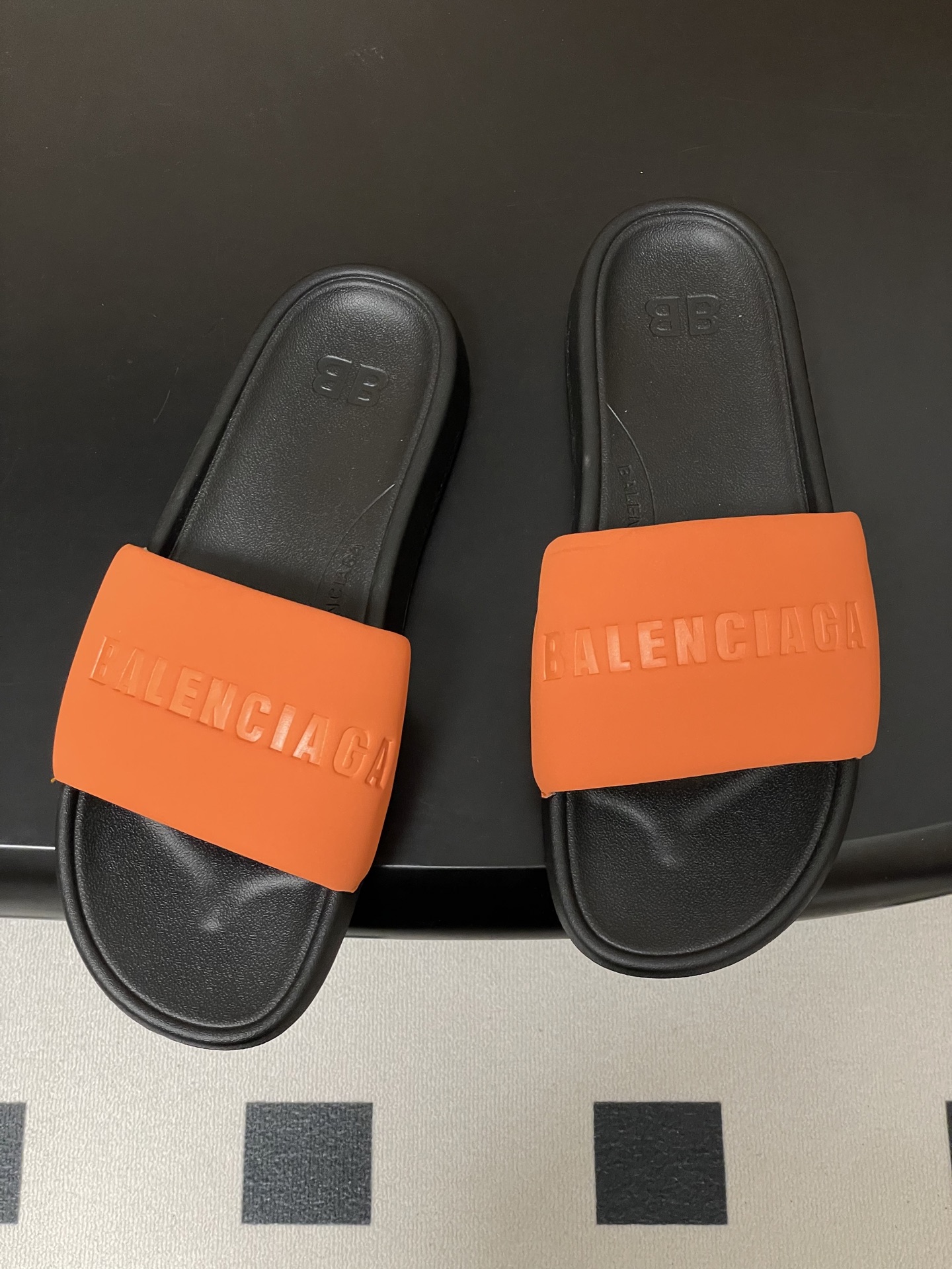 -26s春夏新款Balenciaga巴黎世家经典字母压印一字拖鞋休闲沙滩厚底拖鞋夏日多巴胺，把时髦踩在脚