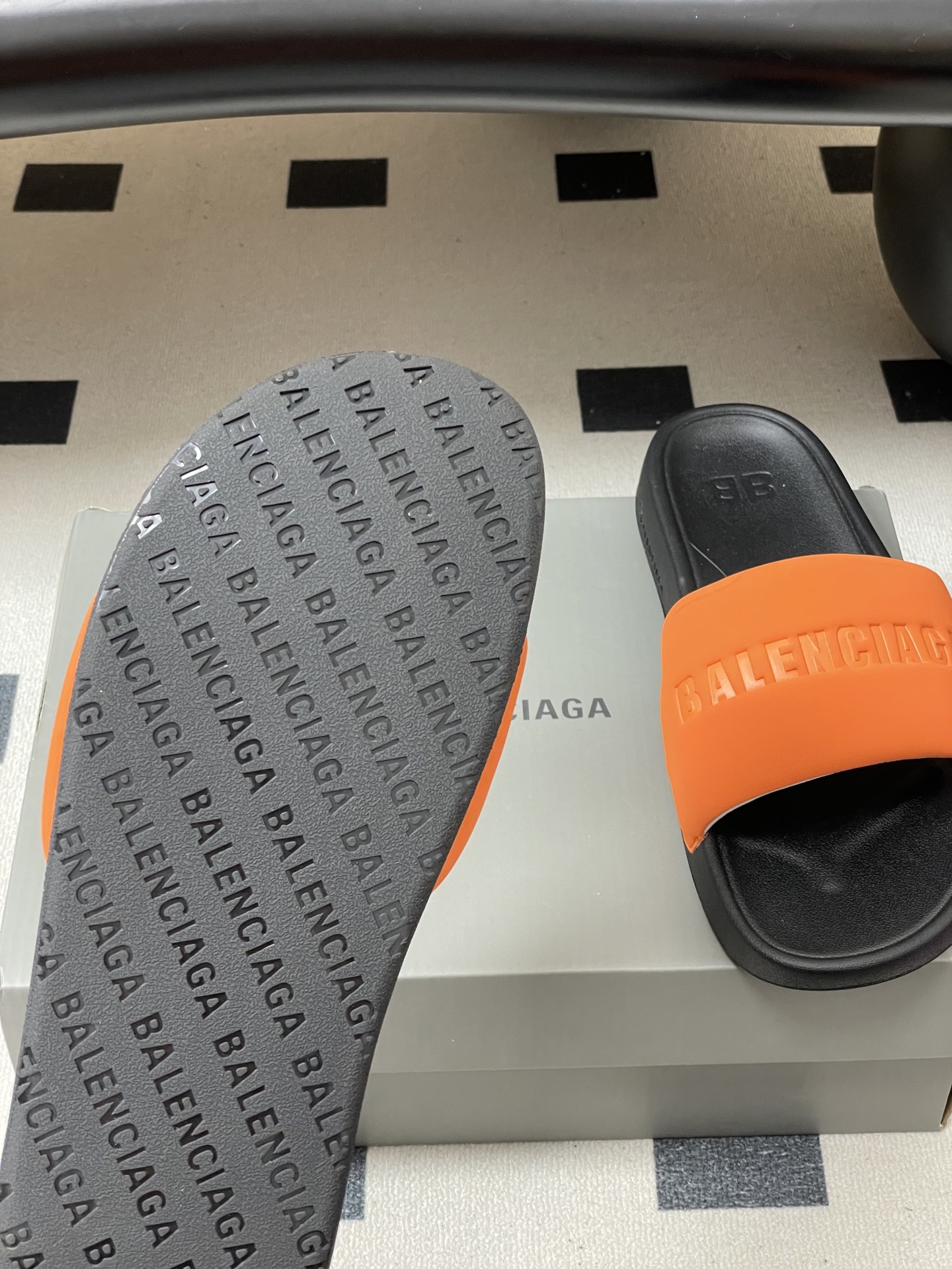 -26s春夏新款Balenciaga巴黎世家经典字母压印一字拖鞋休闲沙滩厚底拖鞋夏日多巴胺，把时髦踩在脚