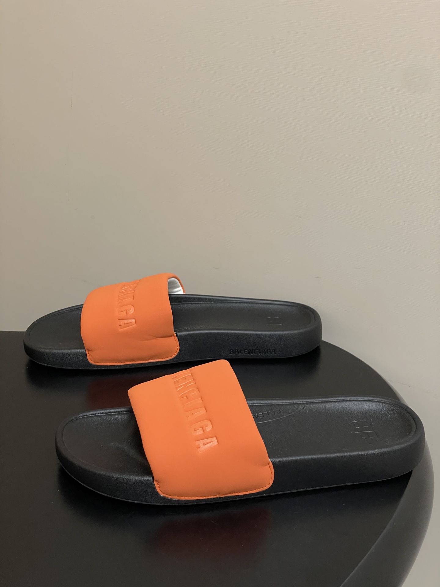 -26s春夏新款Balenciaga巴黎世家经典字母压印一字拖鞋休闲沙滩厚底拖鞋夏日多巴胺，把时髦踩在脚
