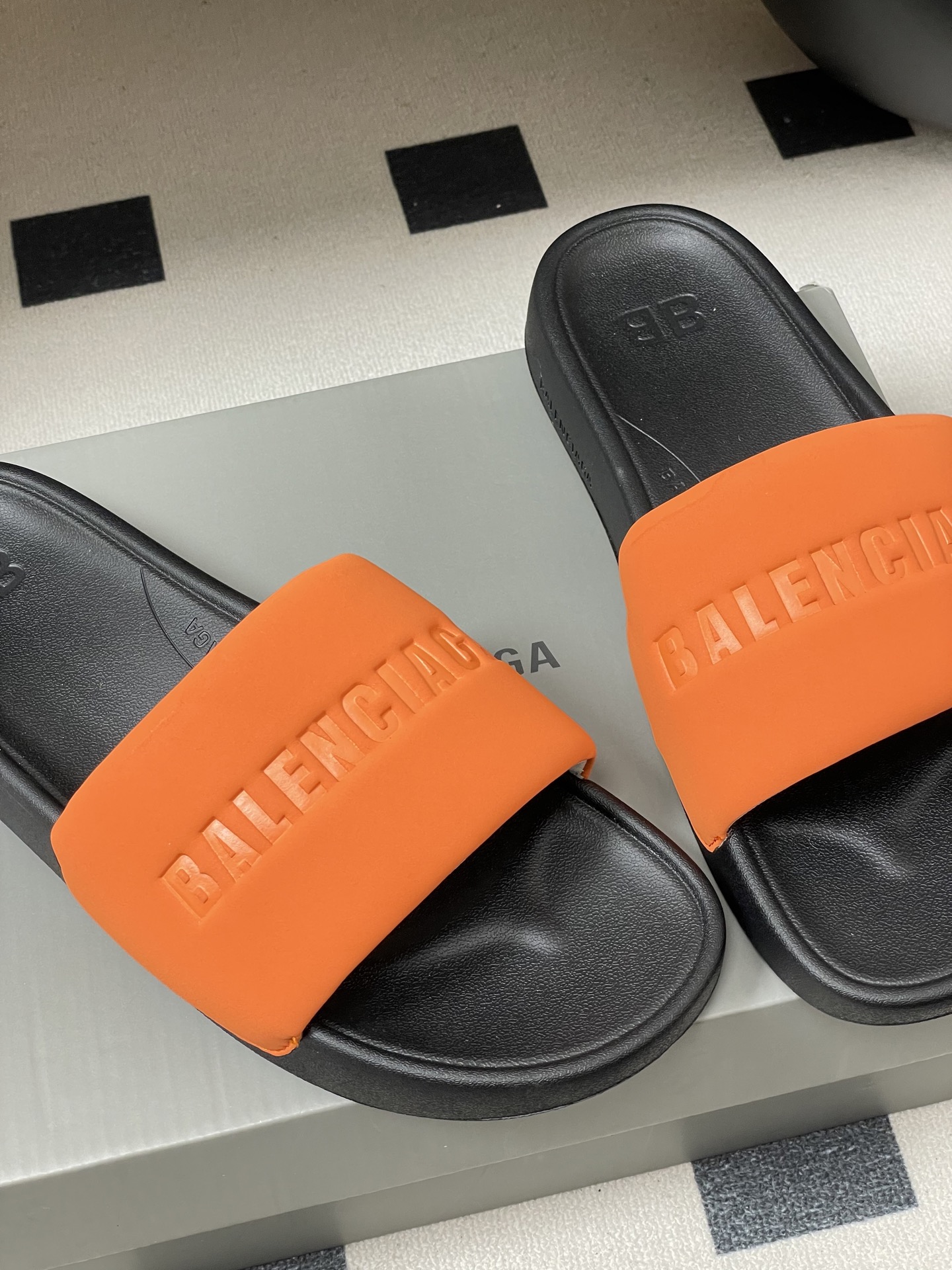 -26s春夏新款Balenciaga巴黎世家经典字母压印一字拖鞋休闲沙滩厚底拖鞋夏日多巴胺，把时髦踩在脚