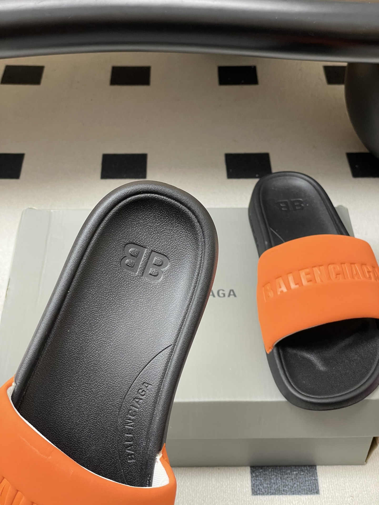 -26s春夏新款Balenciaga巴黎世家经典字母压印一字拖鞋休闲沙滩厚底拖鞋夏日多巴胺，把时髦踩在脚