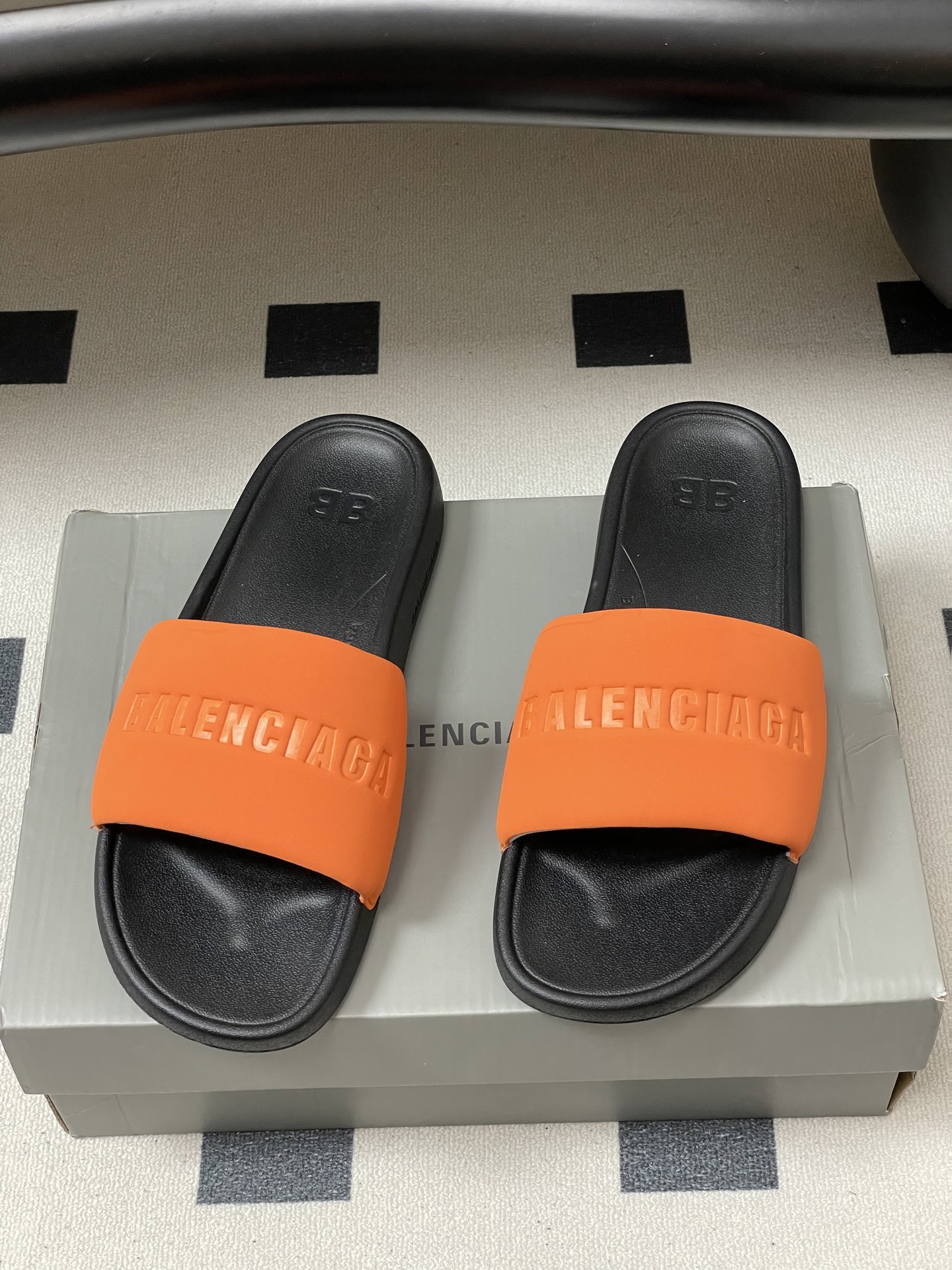 -26s春夏新款Balenciaga巴黎世家经典字母压印一字拖鞋休闲沙滩厚底拖鞋夏日多巴胺，把时髦踩在脚