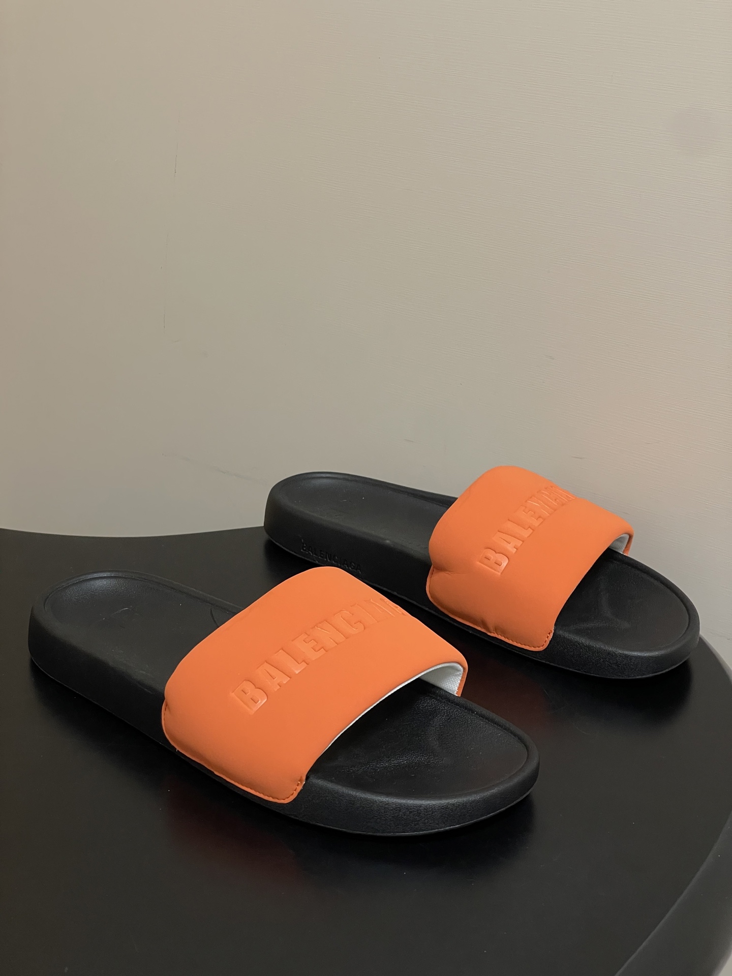 -26s春夏新款Balenciaga巴黎世家经典字母压印一字拖鞋休闲沙滩厚底拖鞋夏日多巴胺，把时髦踩在脚