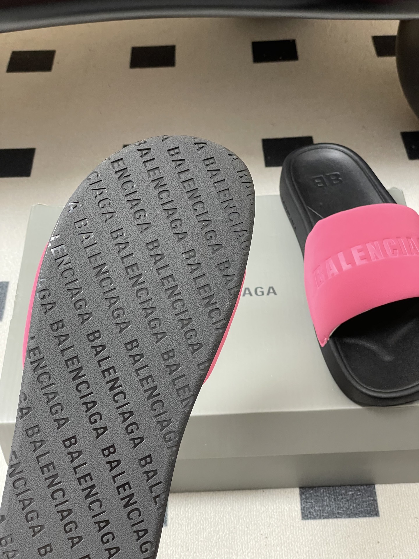 -26s春夏新款Balenciaga巴黎世家经典字母压印一字拖鞋休闲沙滩厚底拖鞋夏日多巴胺，把时髦踩在脚