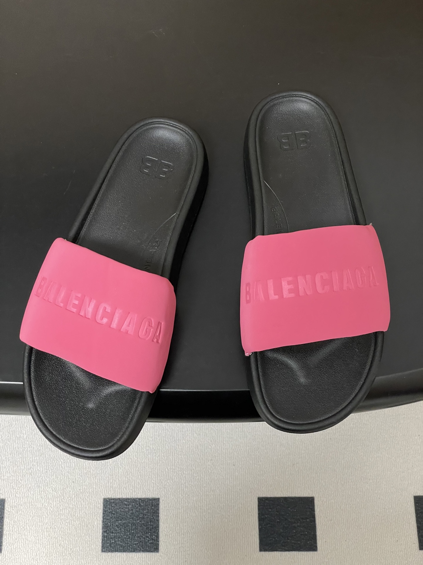 -26s春夏新款Balenciaga巴黎世家经典字母压印一字拖鞋休闲沙滩厚底拖鞋夏日多巴胺，把时髦踩在脚