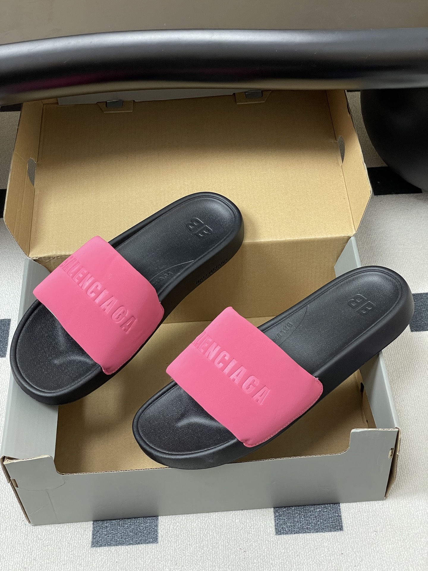 -26s春夏新款Balenciaga巴黎世家经典字母压印一字拖鞋休闲沙滩厚底拖鞋夏日多巴胺，把时髦踩在脚