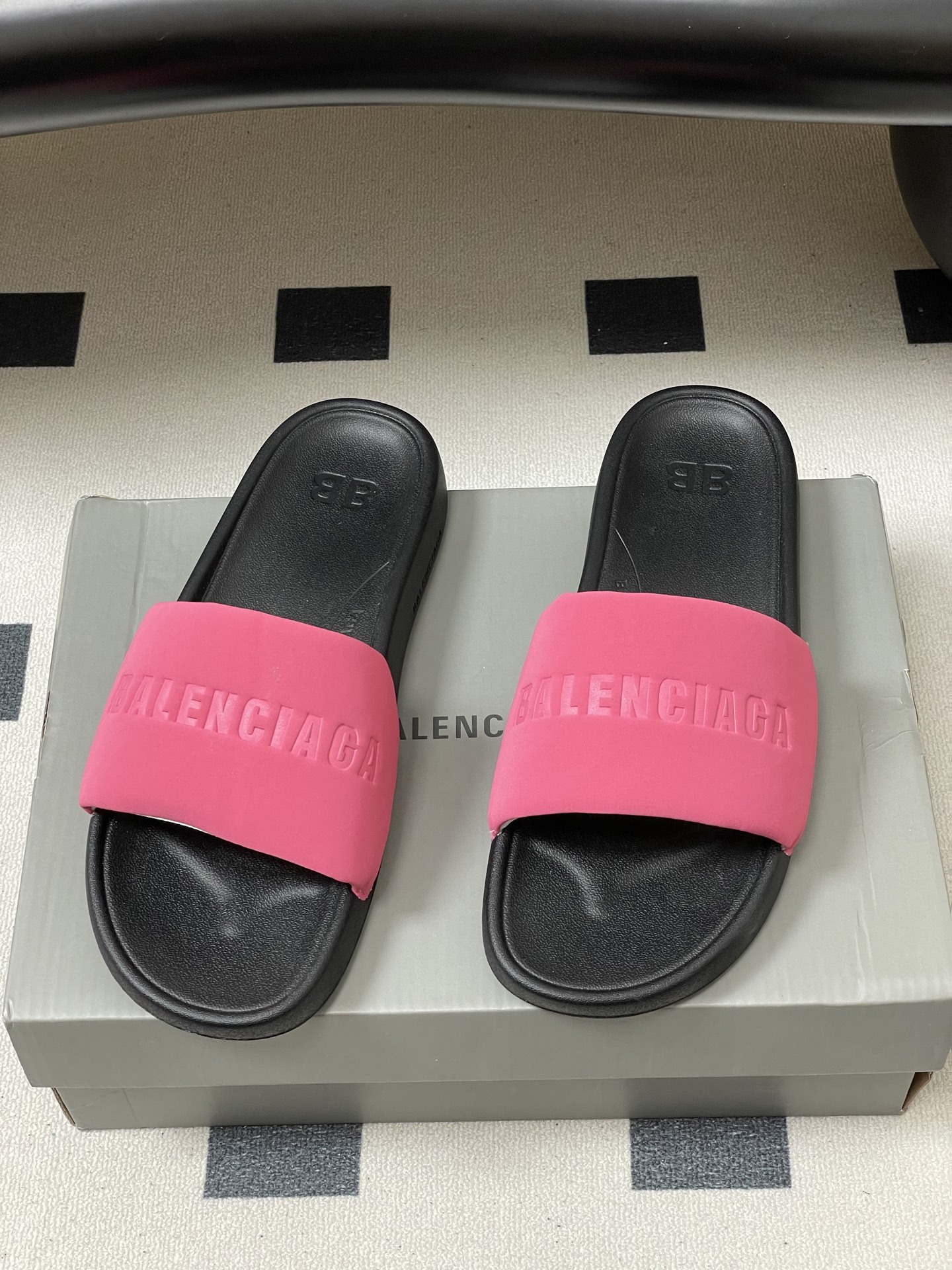 -26s春夏新款Balenciaga巴黎世家经典字母压印一字拖鞋休闲沙滩厚底拖鞋夏日多巴胺，把时髦踩在脚