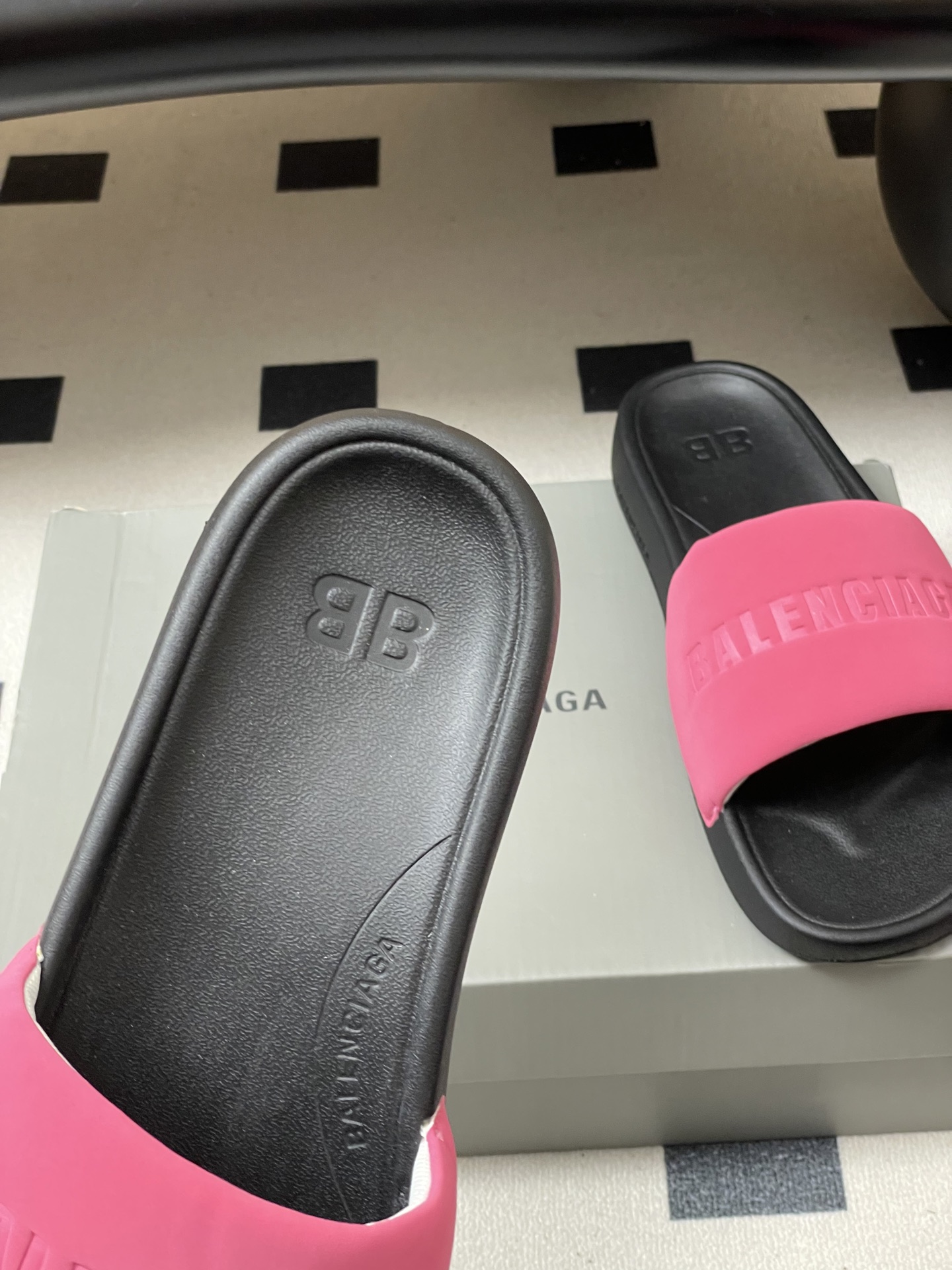 -26s春夏新款Balenciaga巴黎世家经典字母压印一字拖鞋休闲沙滩厚底拖鞋夏日多巴胺，把时髦踩在脚