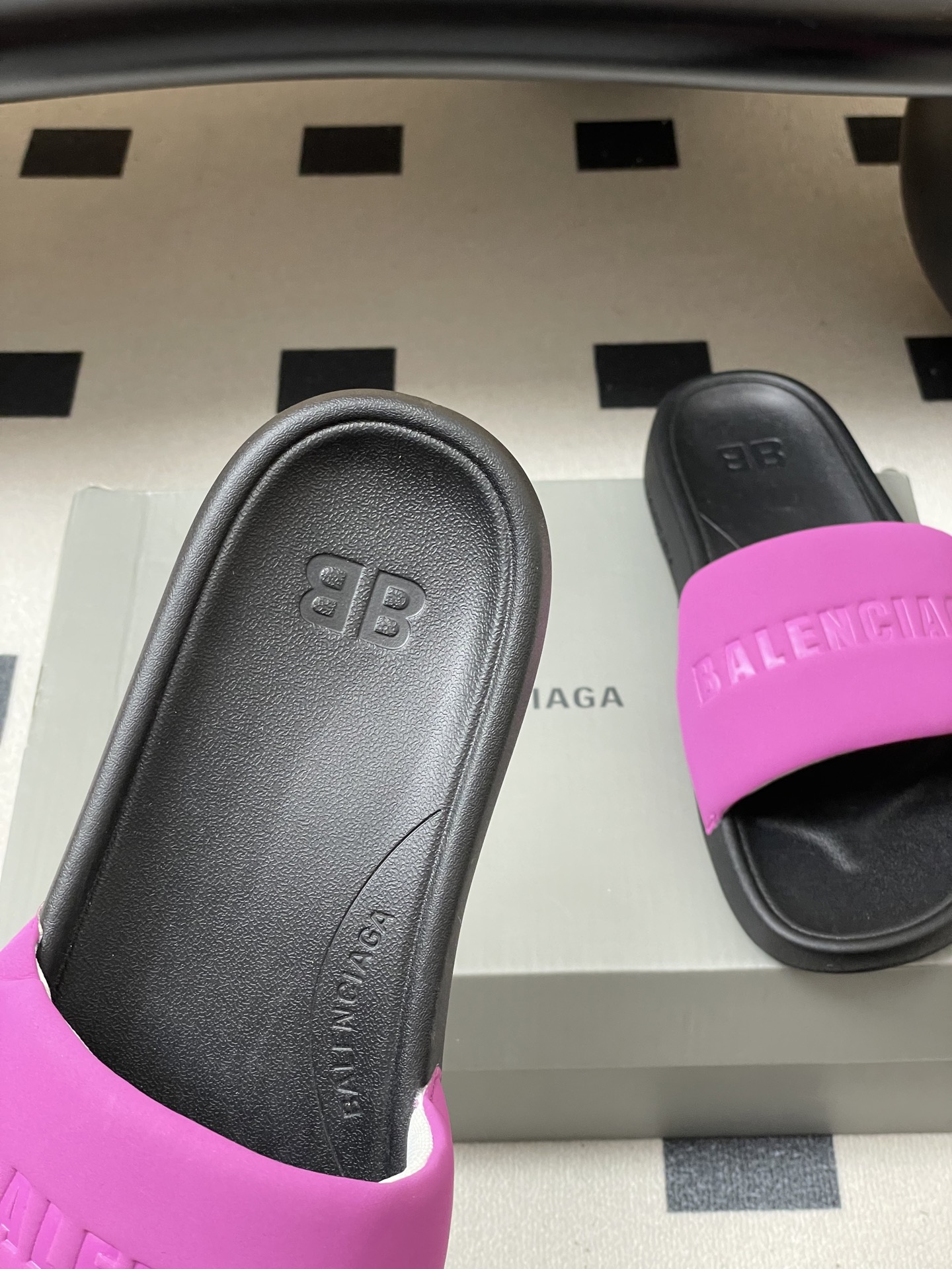 -26s春夏新款Balenciaga巴黎世家经典字母压印一字拖鞋休闲沙滩厚底拖鞋夏日多巴胺，把时髦踩在脚