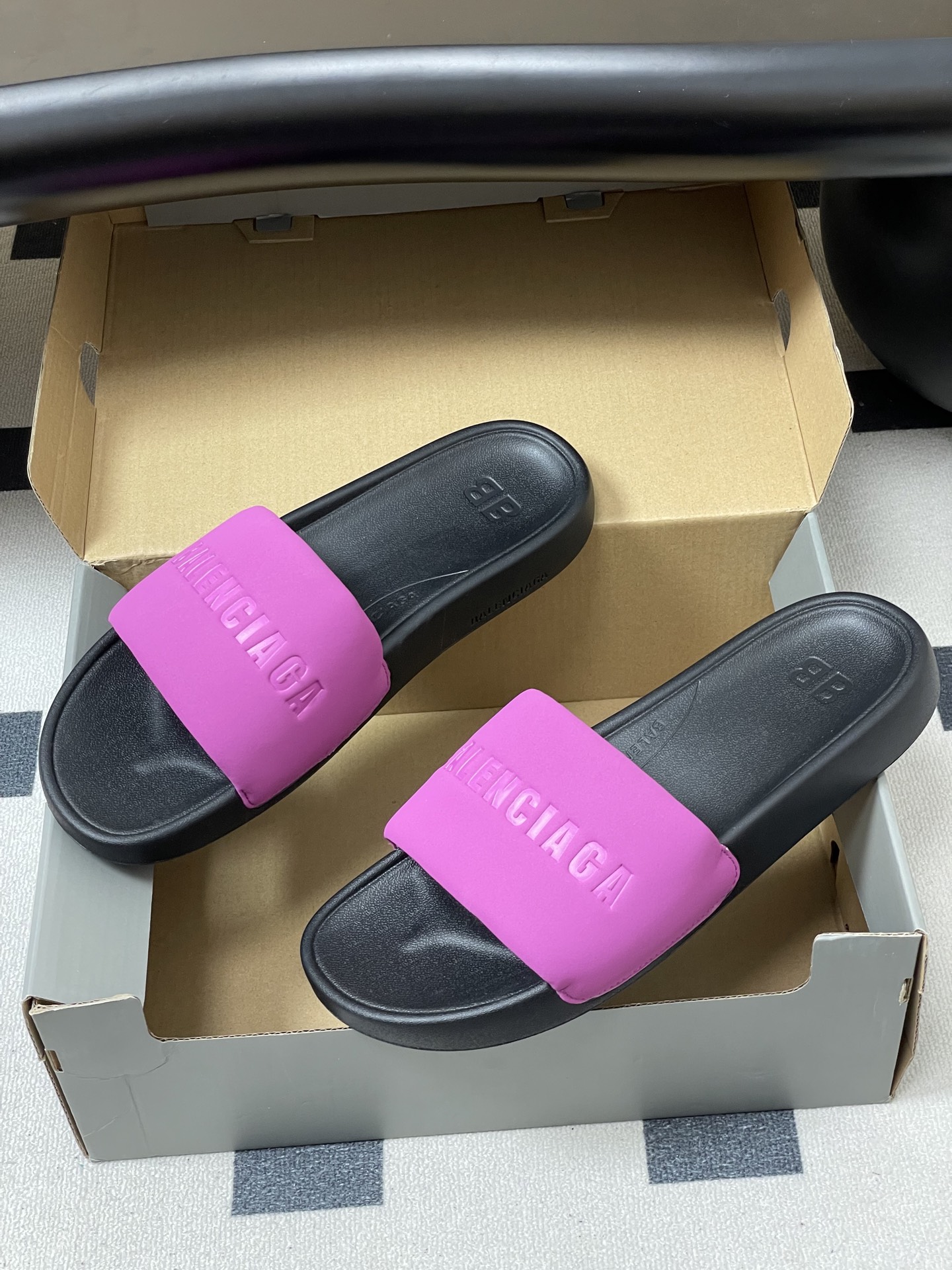 -26s春夏新款Balenciaga巴黎世家经典字母压印一字拖鞋休闲沙滩厚底拖鞋夏日多巴胺，把时髦踩在脚