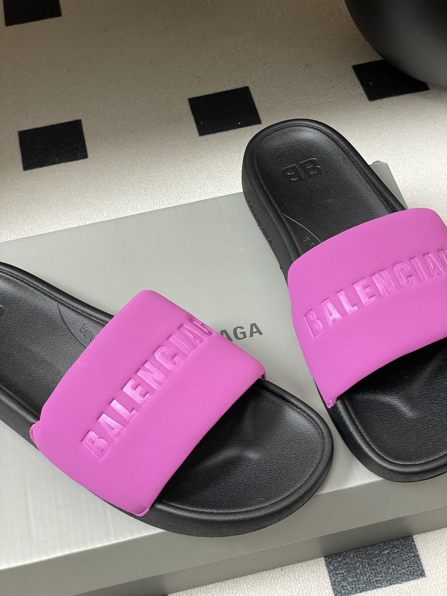 -26s春夏新款Balenciaga巴黎世家经典字母压印一字拖鞋休闲沙滩厚底拖鞋夏日多巴胺，把时髦踩在脚