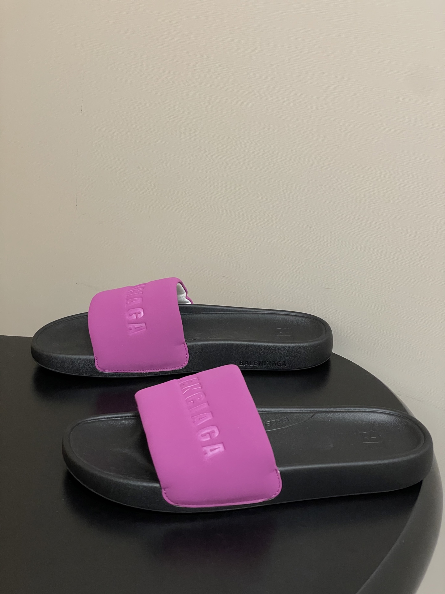 -26s春夏新款Balenciaga巴黎世家经典字母压印一字拖鞋休闲沙滩厚底拖鞋夏日多巴胺，把时髦踩在脚