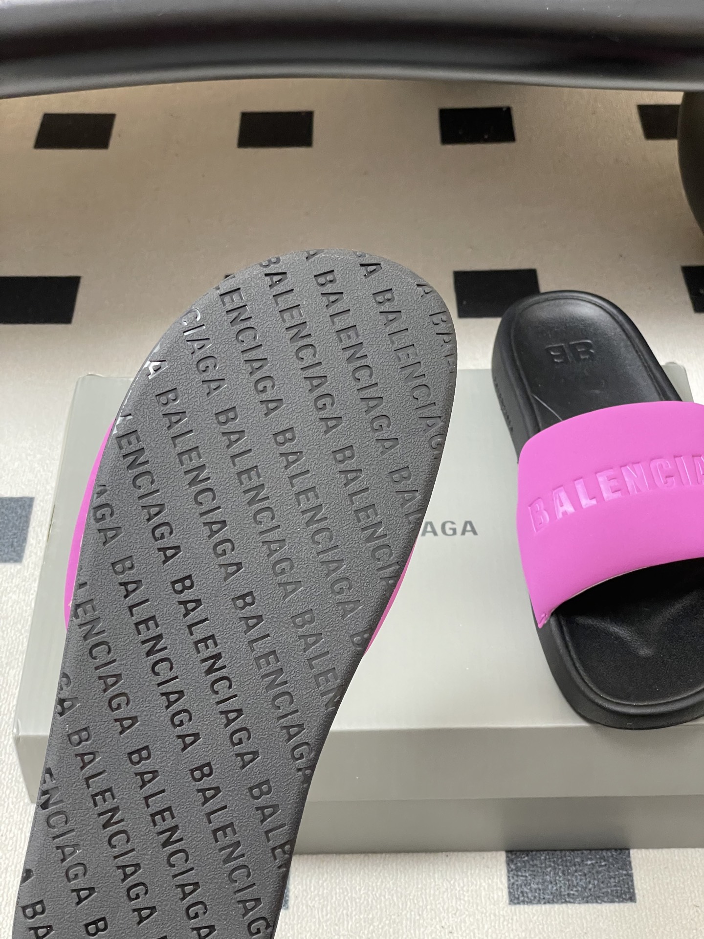 -26s春夏新款Balenciaga巴黎世家经典字母压印一字拖鞋休闲沙滩厚底拖鞋夏日多巴胺，把时髦踩在脚