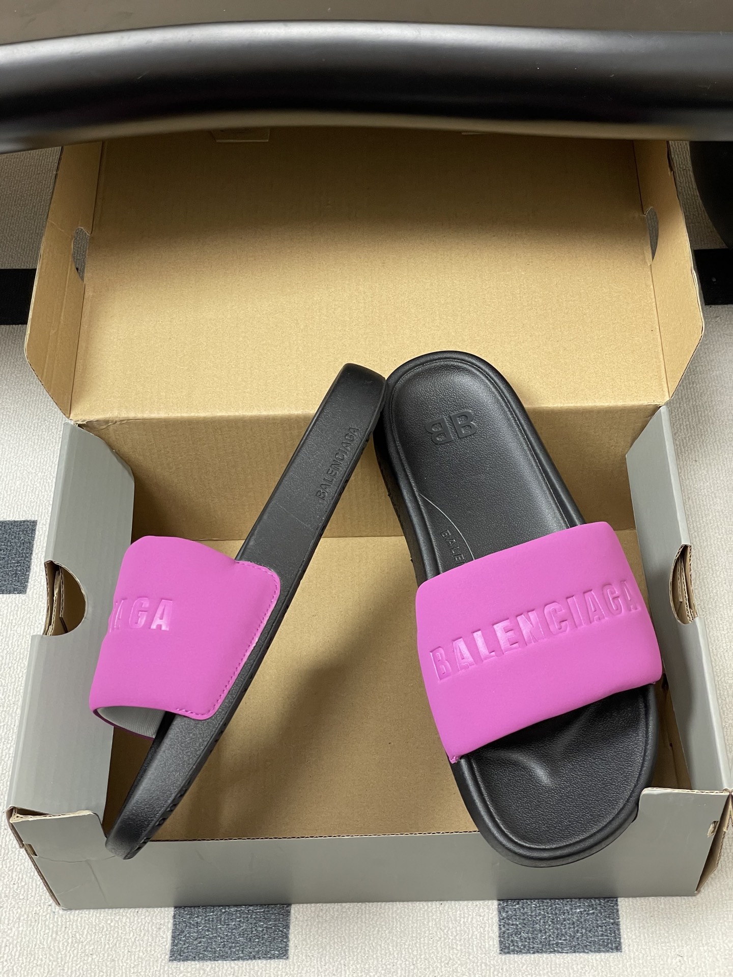 -26s春夏新款Balenciaga巴黎世家经典字母压印一字拖鞋休闲沙滩厚底拖鞋夏日多巴胺，把时髦踩在脚