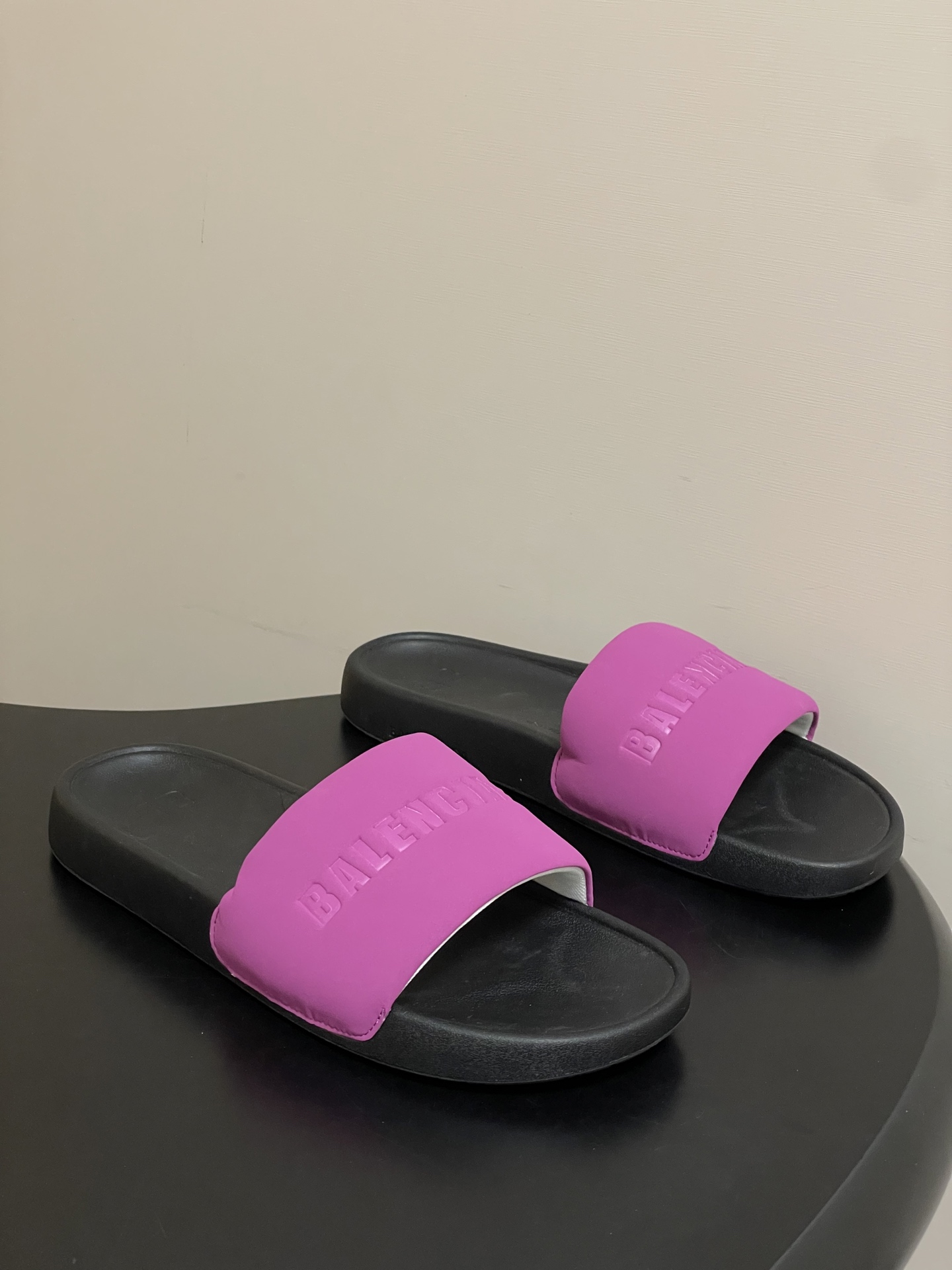 -26s春夏新款Balenciaga巴黎世家经典字母压印一字拖鞋休闲沙滩厚底拖鞋夏日多巴胺，把时髦踩在脚