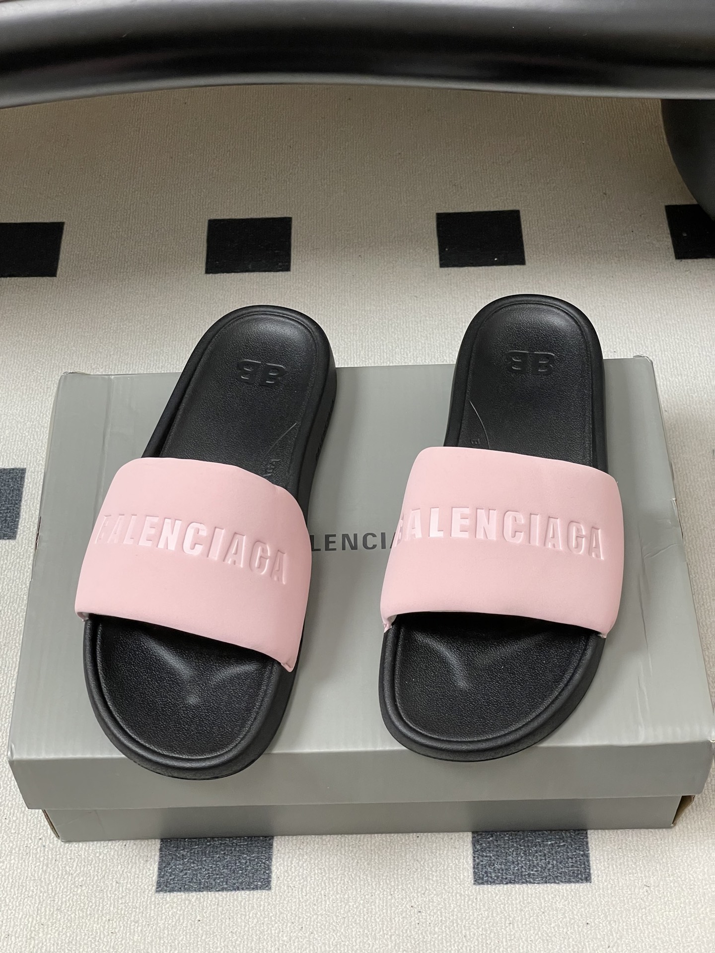 -26s春夏新款Balenciaga巴黎世家经典字母压印一字拖鞋休闲沙滩厚底拖鞋夏日多巴胺，把时髦踩在脚