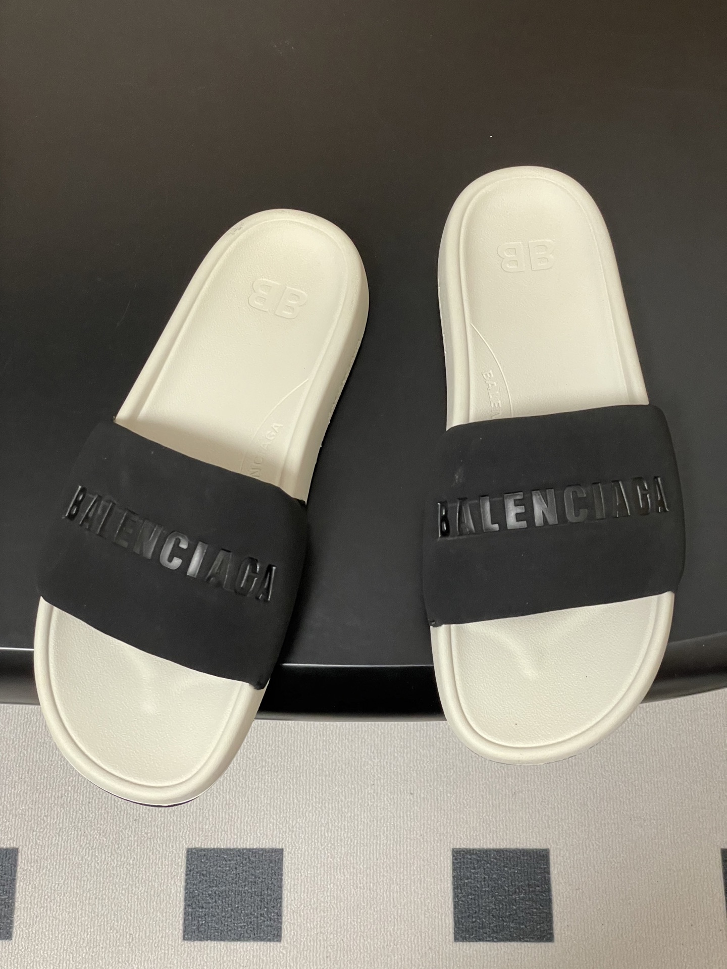 -26s春夏新款Balenciaga巴黎世家经典字母压印一字拖鞋休闲沙滩厚底拖鞋夏日多巴胺，把时髦踩在脚