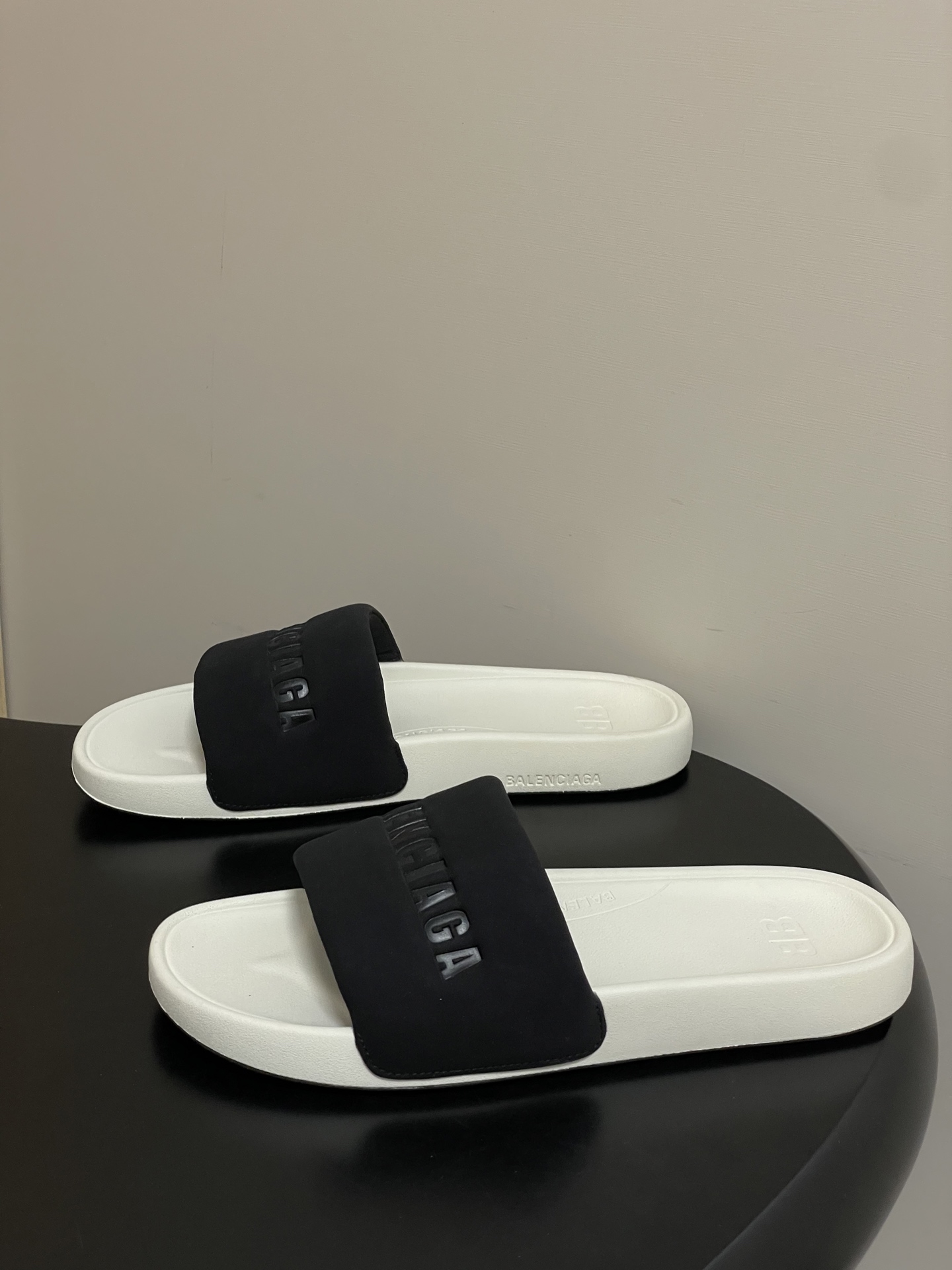 -26s春夏新款Balenciaga巴黎世家经典字母压印一字拖鞋休闲沙滩厚底拖鞋夏日多巴胺，把时髦踩在脚