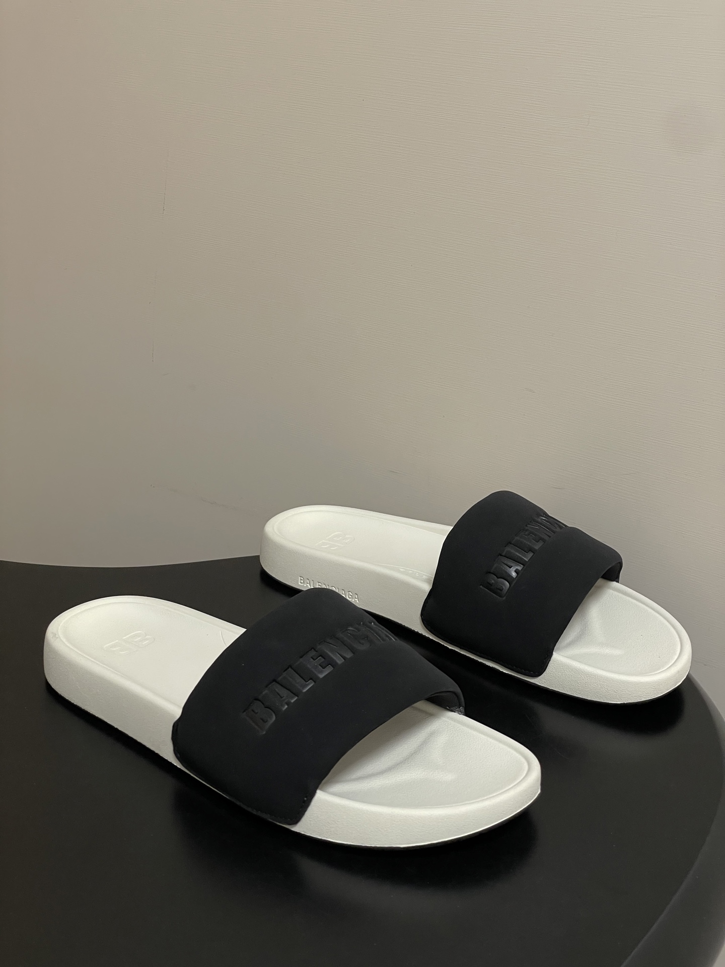 -26s春夏新款Balenciaga巴黎世家经典字母压印一字拖鞋休闲沙滩厚底拖鞋夏日多巴胺，把时髦踩在脚