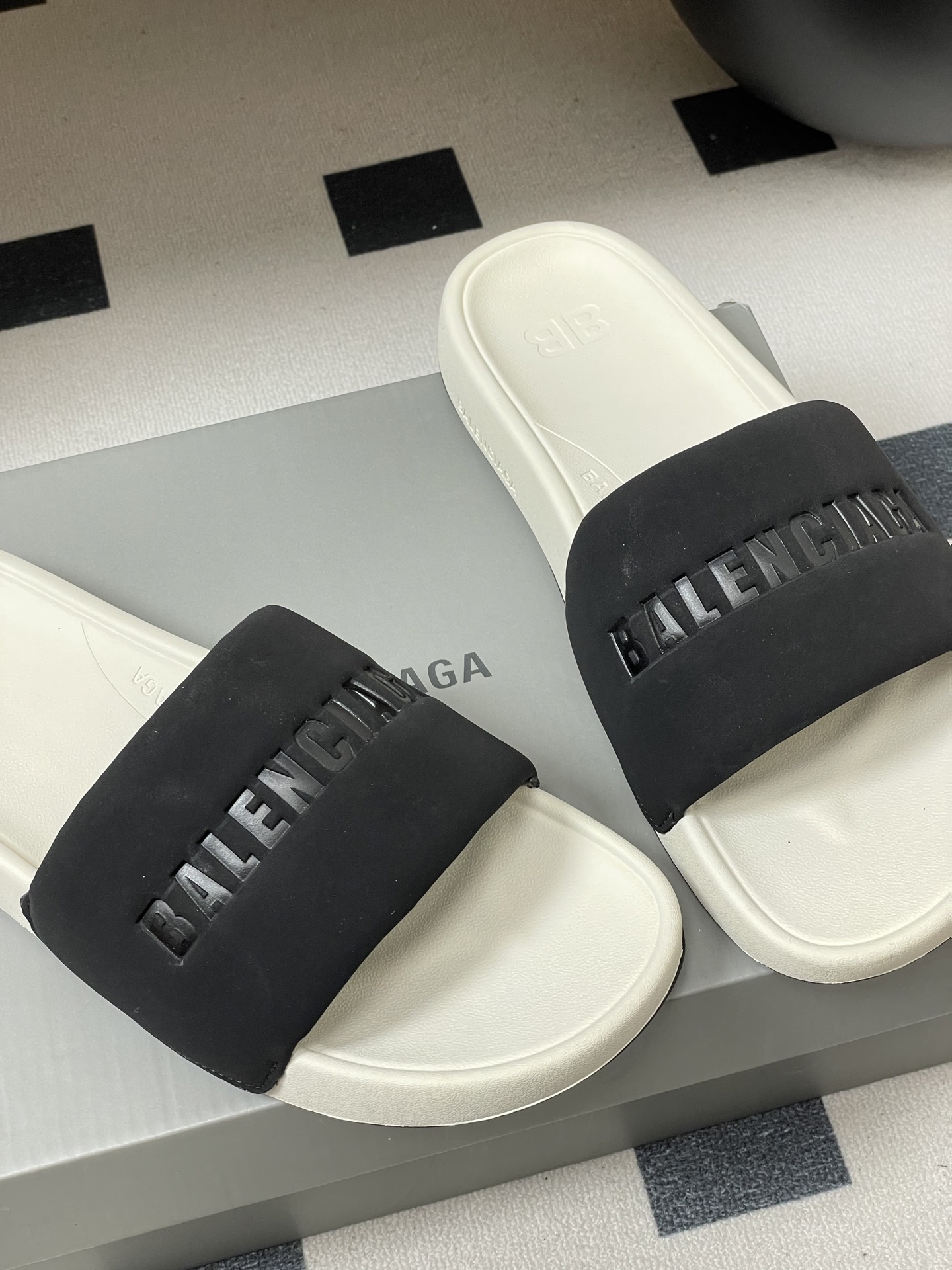 -26s春夏新款Balenciaga巴黎世家经典字母压印一字拖鞋休闲沙滩厚底拖鞋夏日多巴胺，把时髦踩在脚